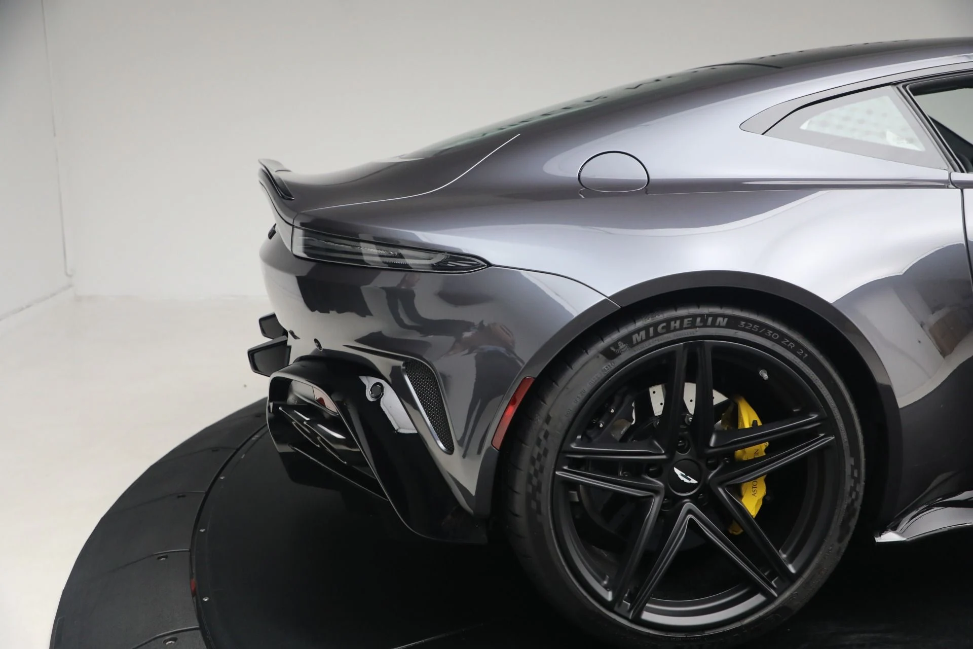 mph028_3447149128_New_2026_Aston_Martin_Vantage_S_1766181825_b9a12f1150