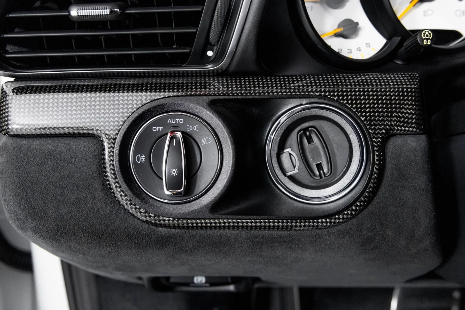 mph028_3467343101_Used_2018_Porsche_911_GT_2_RS_1763508422_d4f5f51e98