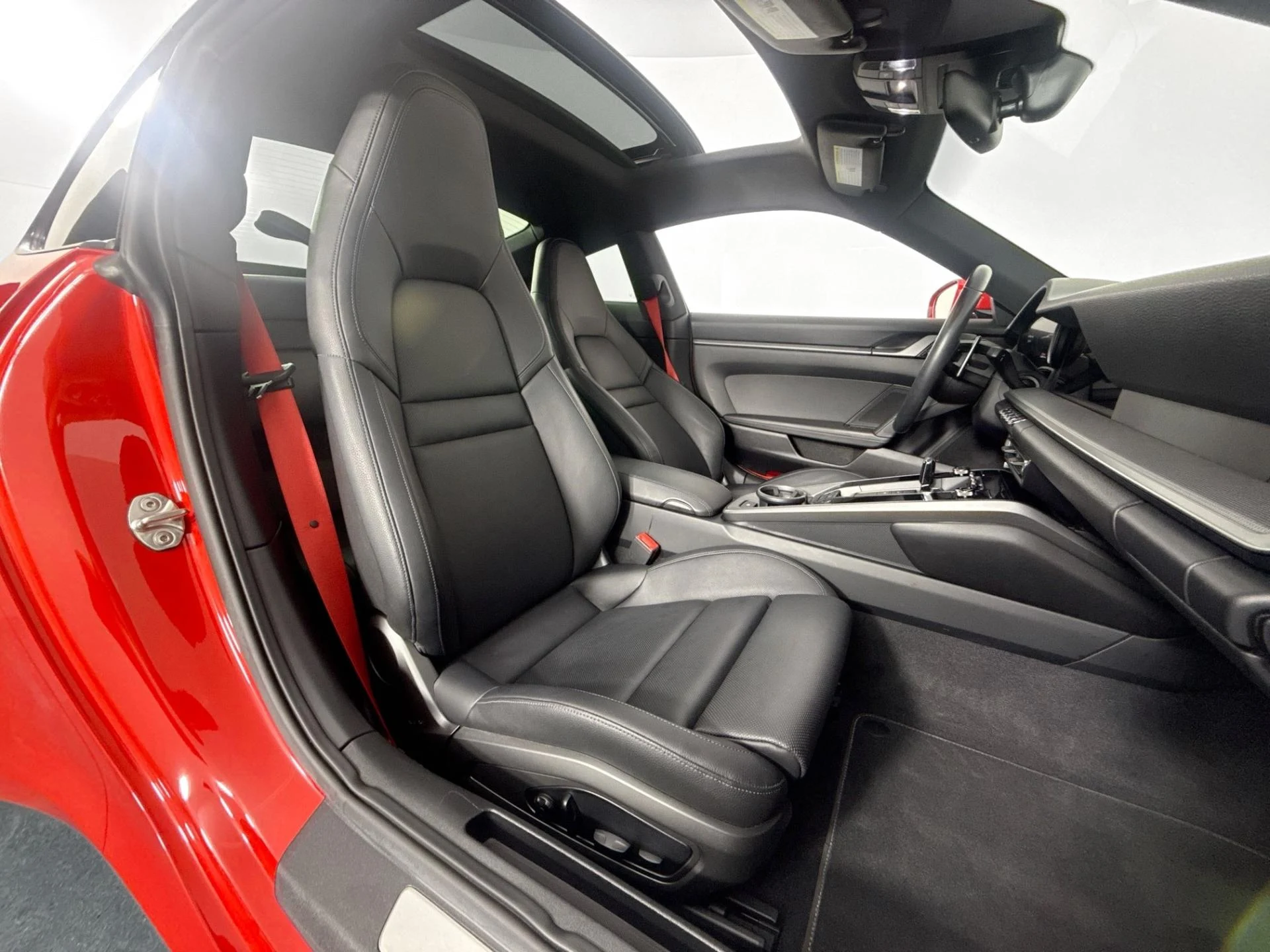 mph028_3468884908_Used_2020_Porsche_911_Carrera_1782937912_6aee930bbe