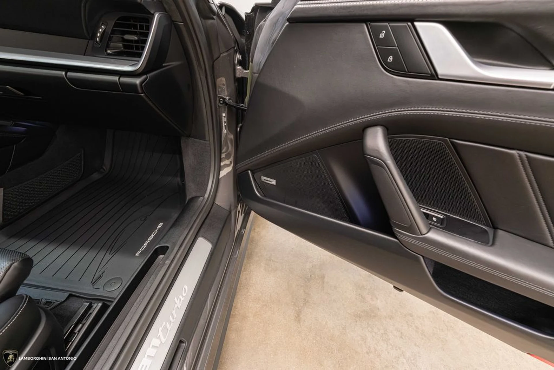 mph028_3469778514_479fcab65d3f48c5f1f017244944897bx_d509a019f3