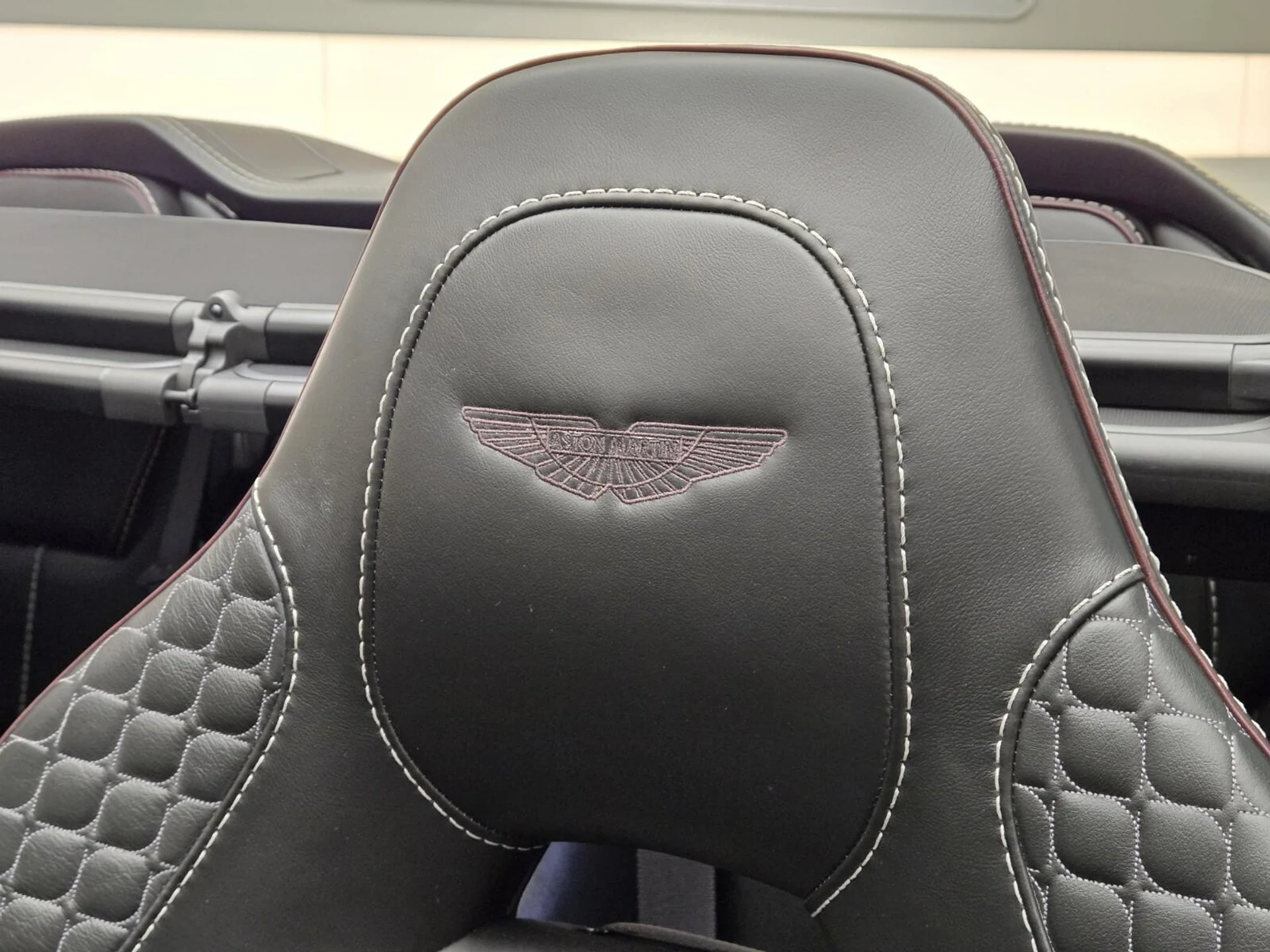 mph028_3473654188_Used_2015_Aston_Martin_Vanquish_Volante_1756882964_6b4893de97