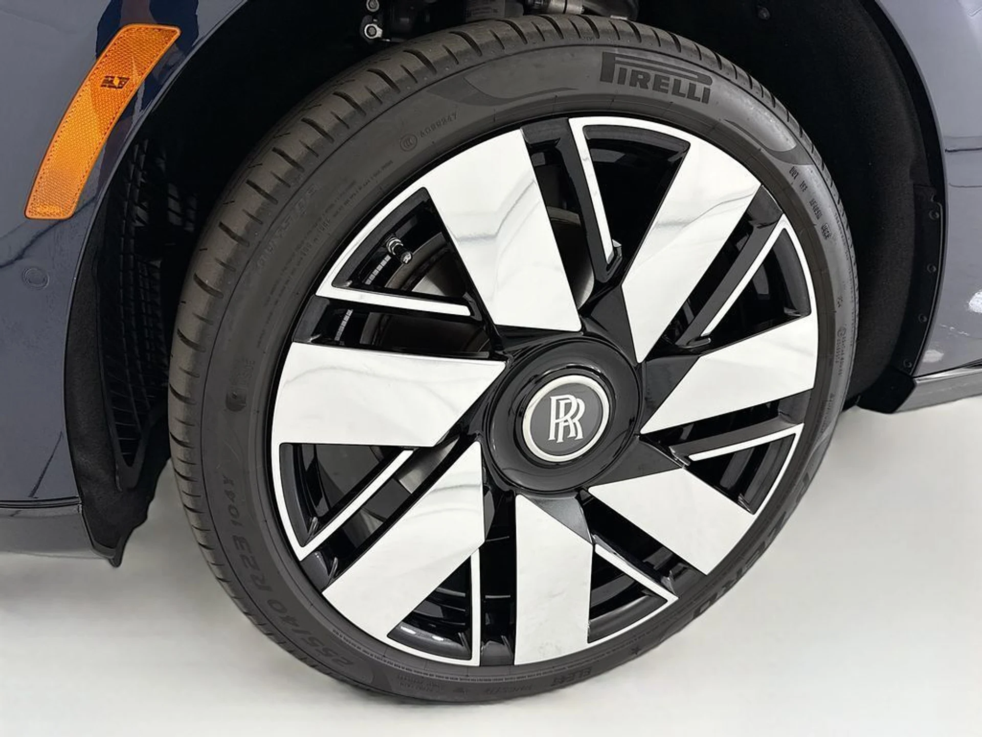 mph028_3474110792_used_2026_rolls_royce_cullinan_sportutility_8119_23009484_29_1024_a1c7040a57