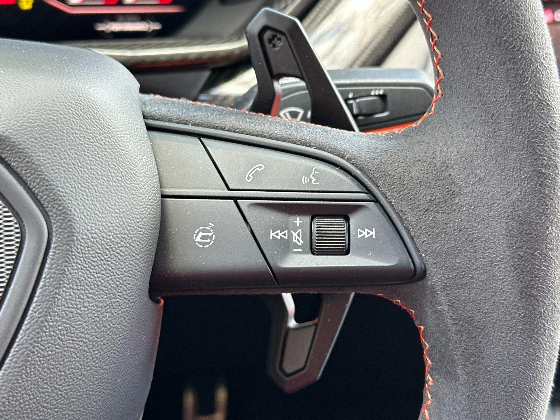 mph028_3476598688_Used_2025_Lamborghini_Urus_SE_1755160823_8928cbf788