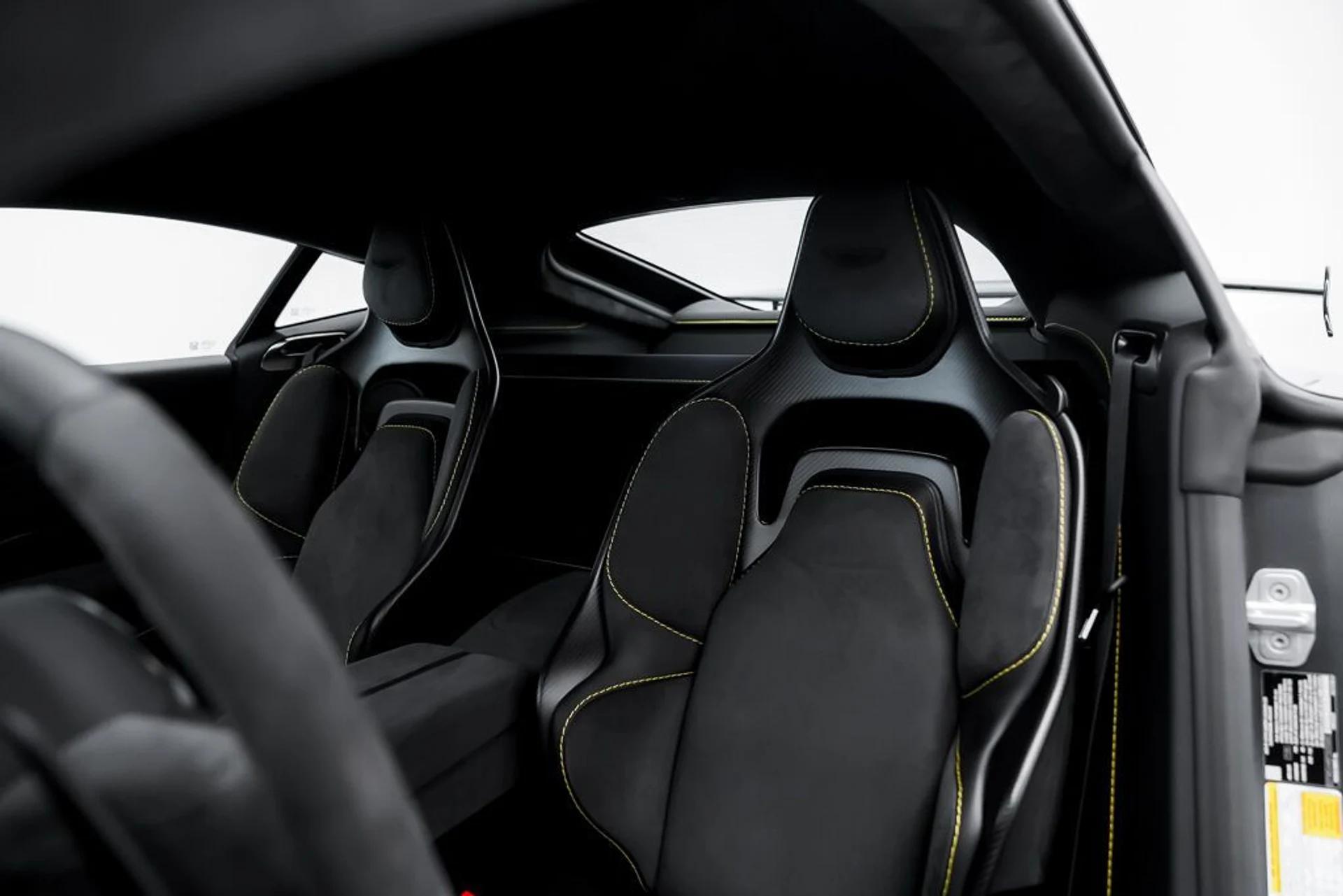 mph028_3478568964_aston_martin_vantage_2023_jpg_v_1773863537_e6c997d770