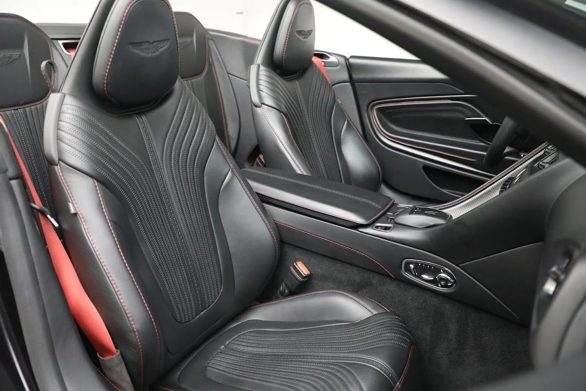 mph028_3484831039_Used_2019_Aston_Martin_DB_11_Volante_646af3a06a