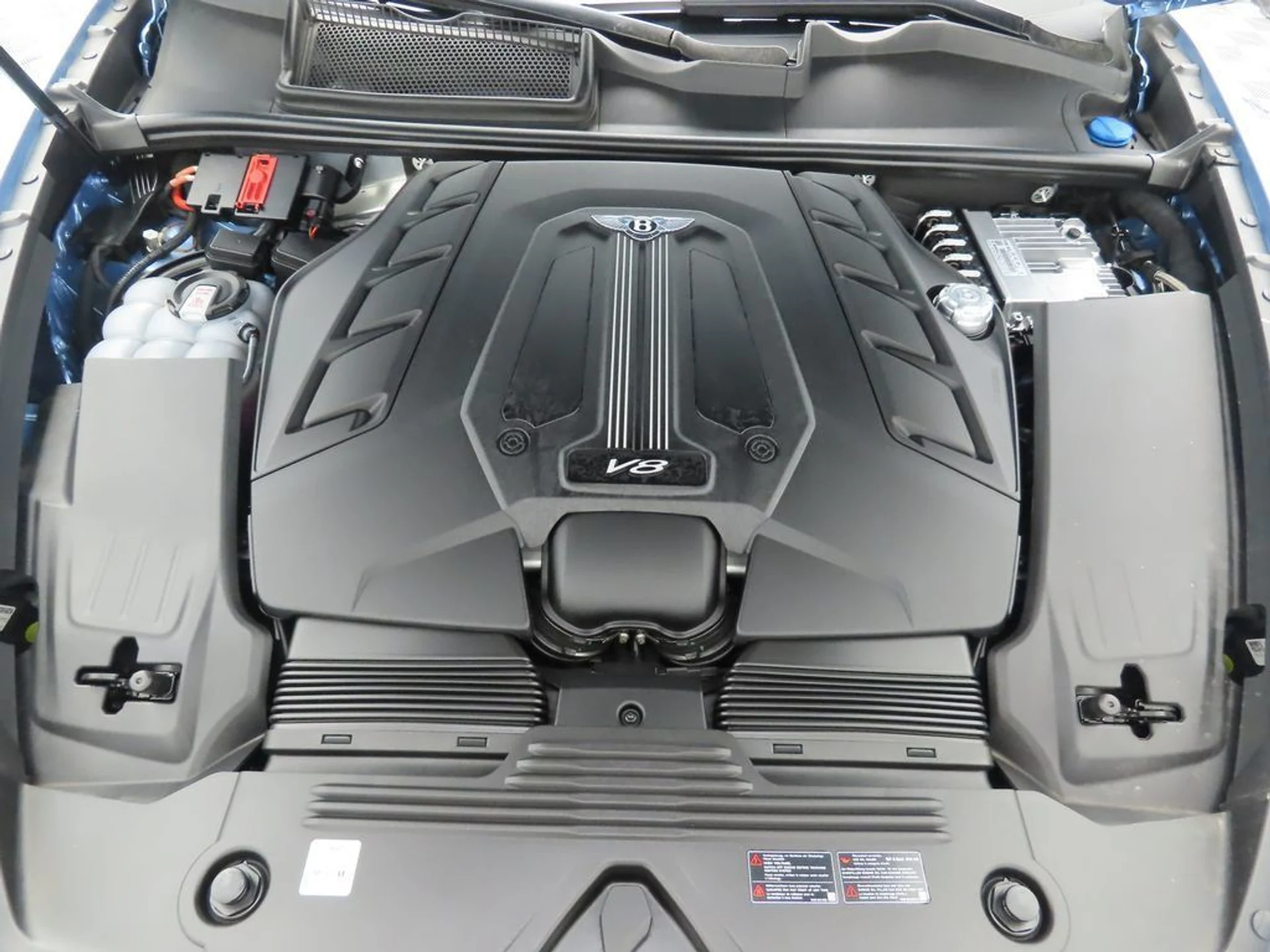 mph028_3492133851_new_2025_bentley_bentayga_v8awd_8119_22909990_29_1024_71ff1585c4
