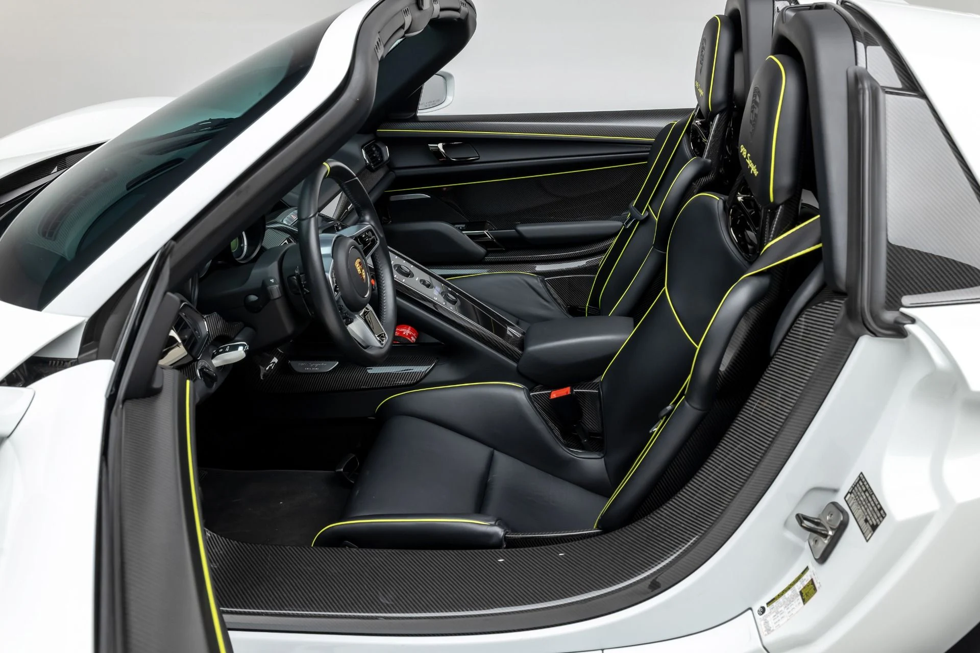 mph028_3492487413_Used_2015_Porsche_918_Spyder_1740676476_f4efd7237d