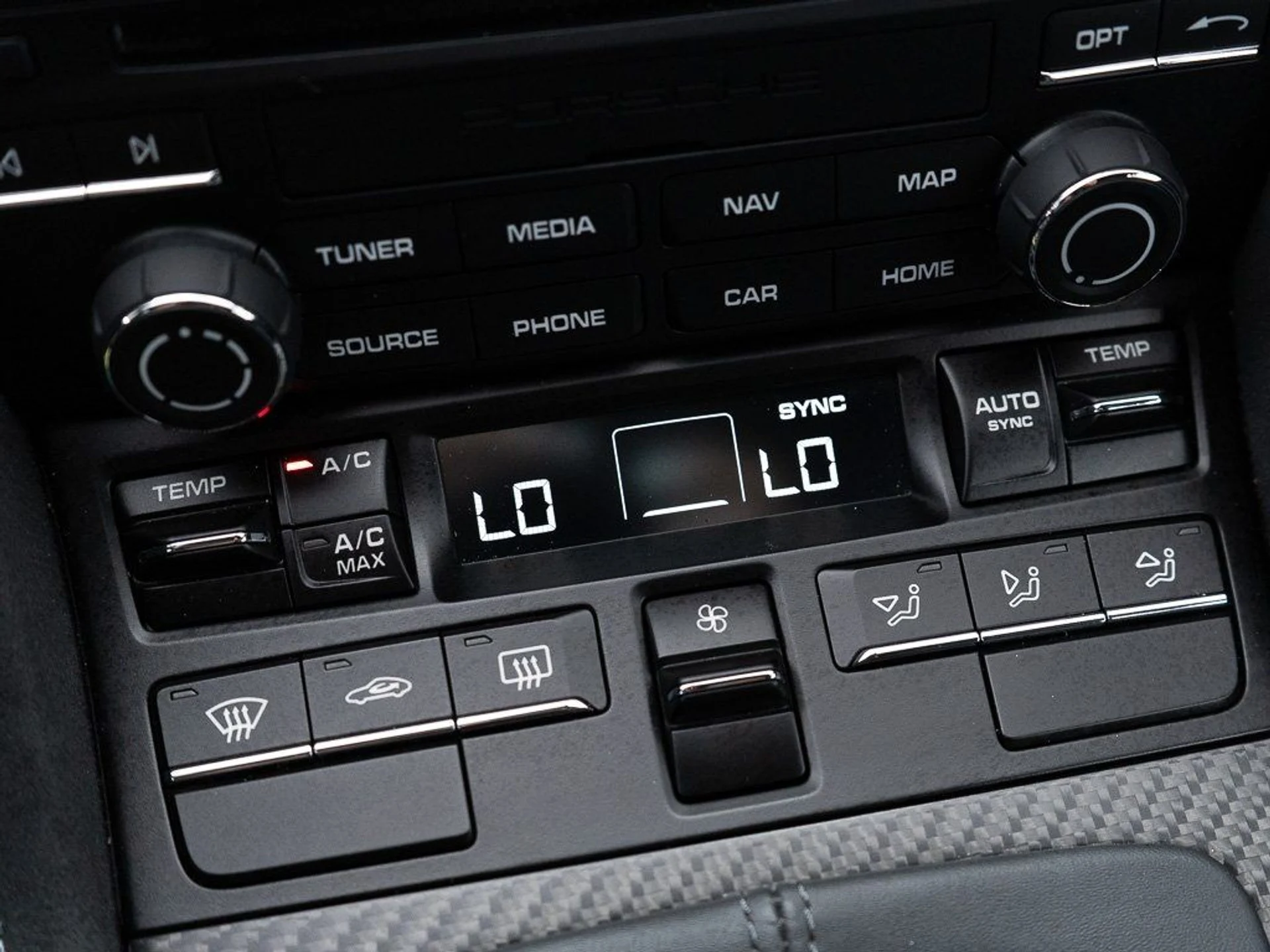 mph028_351165943_1172075bfeb3e96ecd35bc3f7ce090b9_2d79557b78