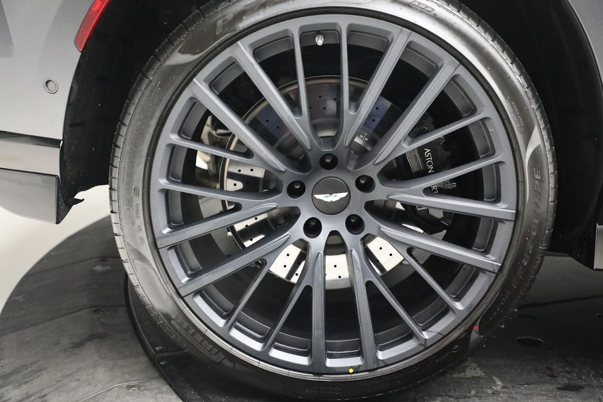 mph028_3515652570_Used_2023_Aston_Martin_DBX_707_1682624534_9099909e48