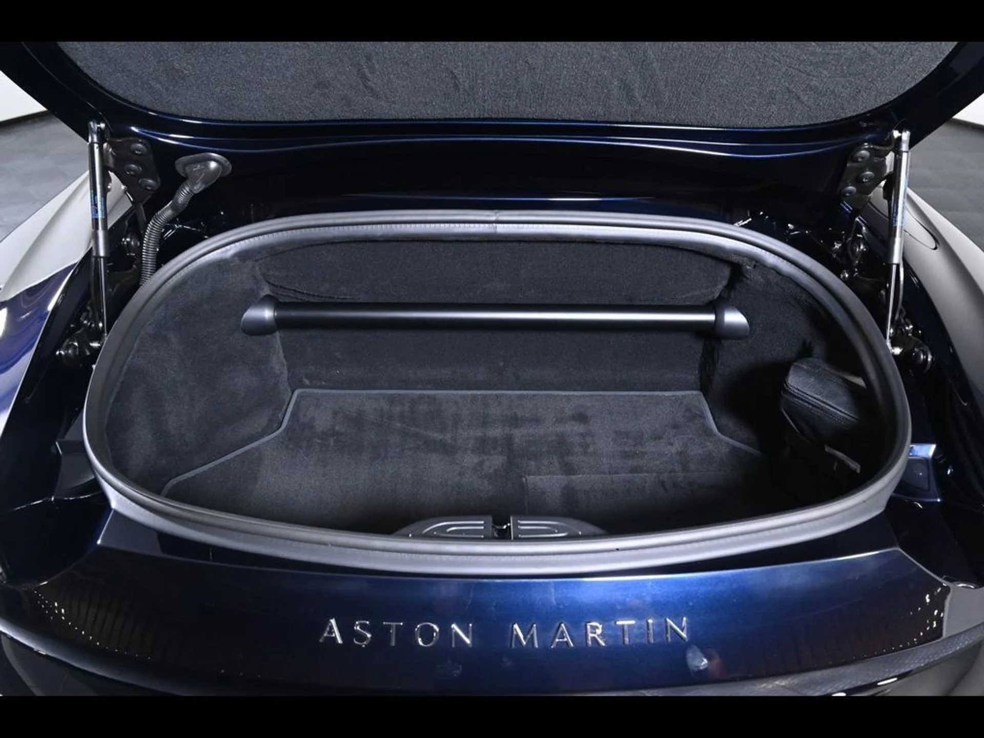 mph028_3523426538_new_2026_aston_martin_vantage_sroadster_11350_23075062_29_1024_83873a2544