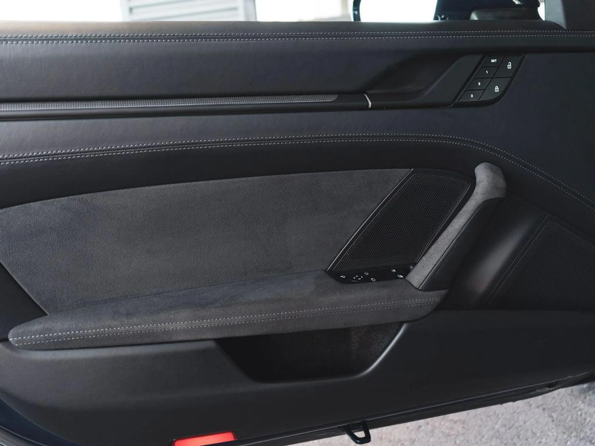 mph028_3525737382_SNO_4_B_Hvwgm_V1_DTN_Exkn_USL_4i_YE_593d3cdbd6