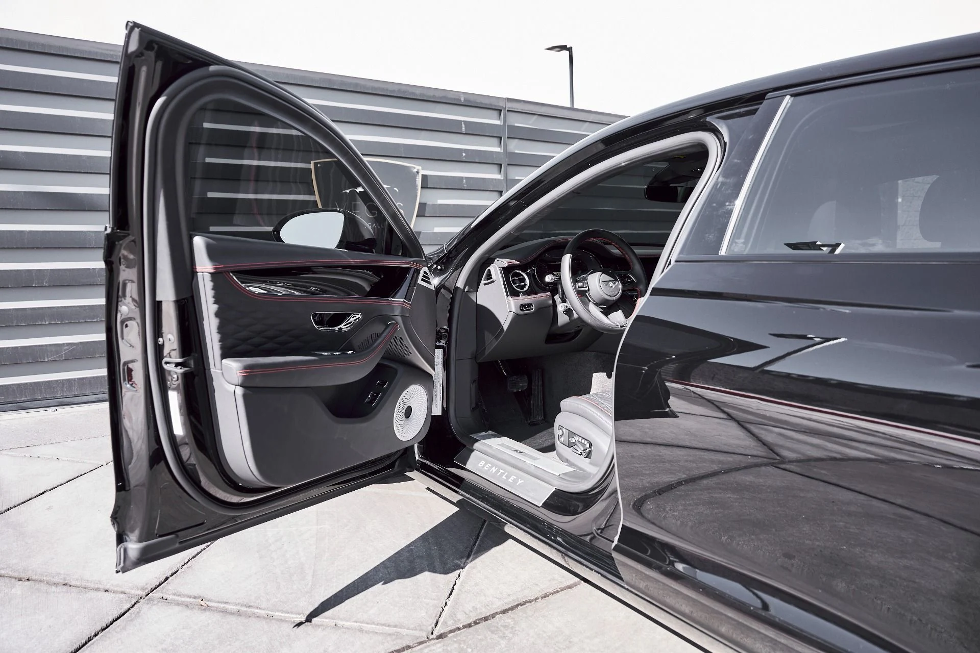 mph028_3527693743_Used_2023_Bentley_Flying_Spur_S_1770950662_dc63d484c3