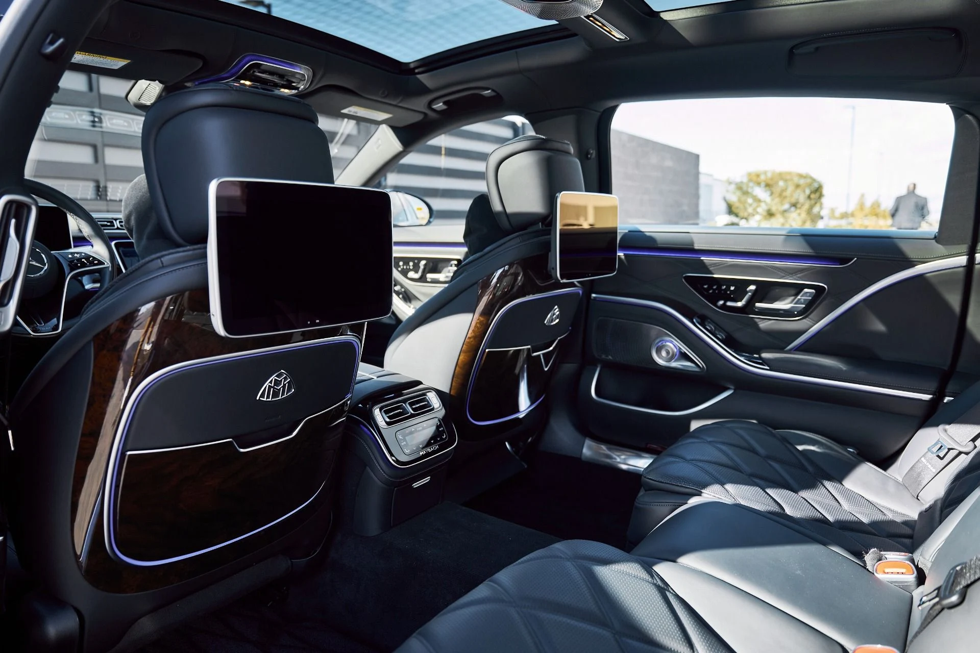 mph028_3536888338_Used_2025_Mercedes_Benz_S_Class_Maybach_S_580_1769305296_1c9aadf8dd