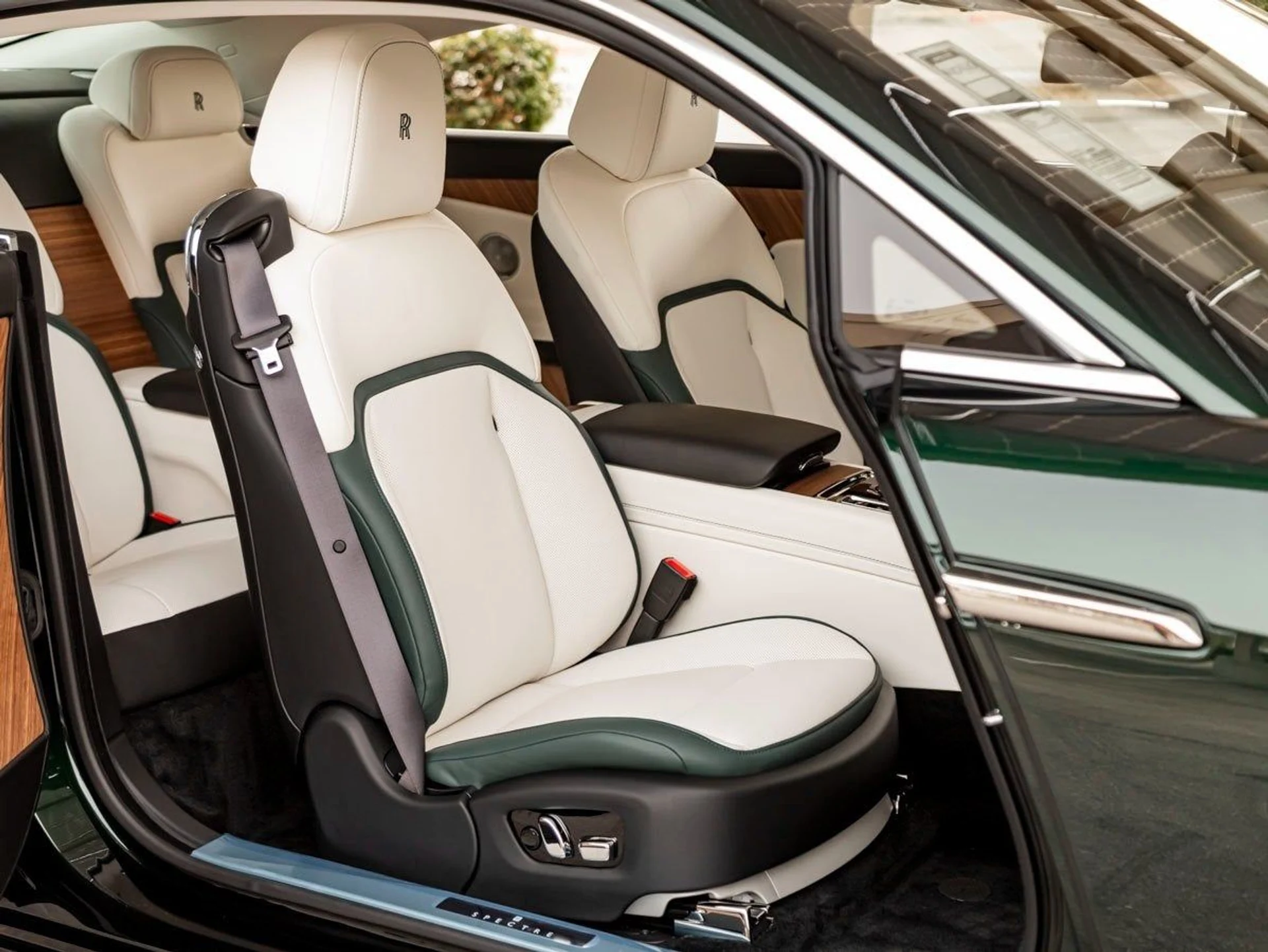 mph028_3537353848_29_aae5399add