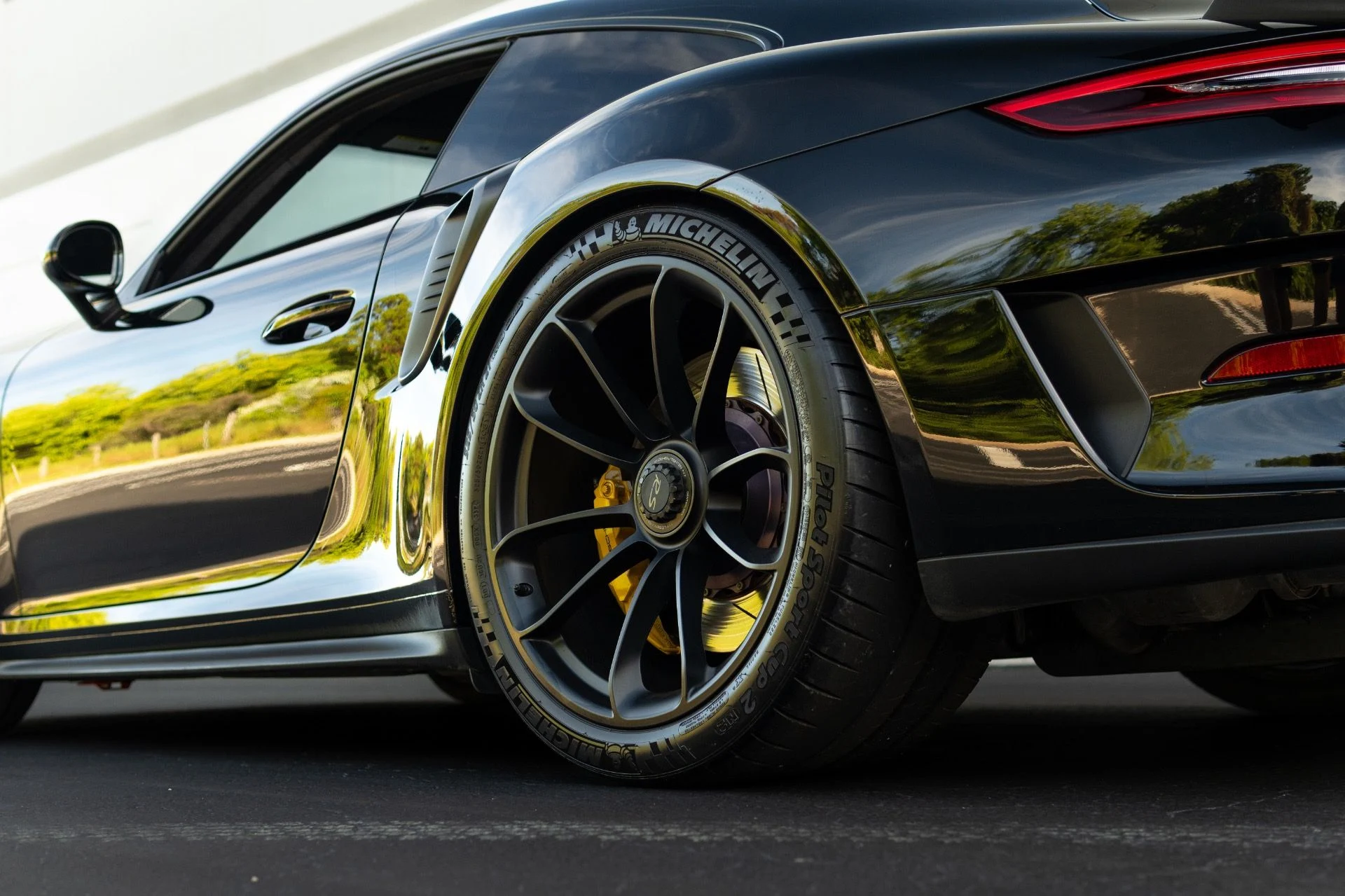 mph028_3541355680_Used_2019_Porsche_911_GT_3_RS_1765832694_5c1d304ee6