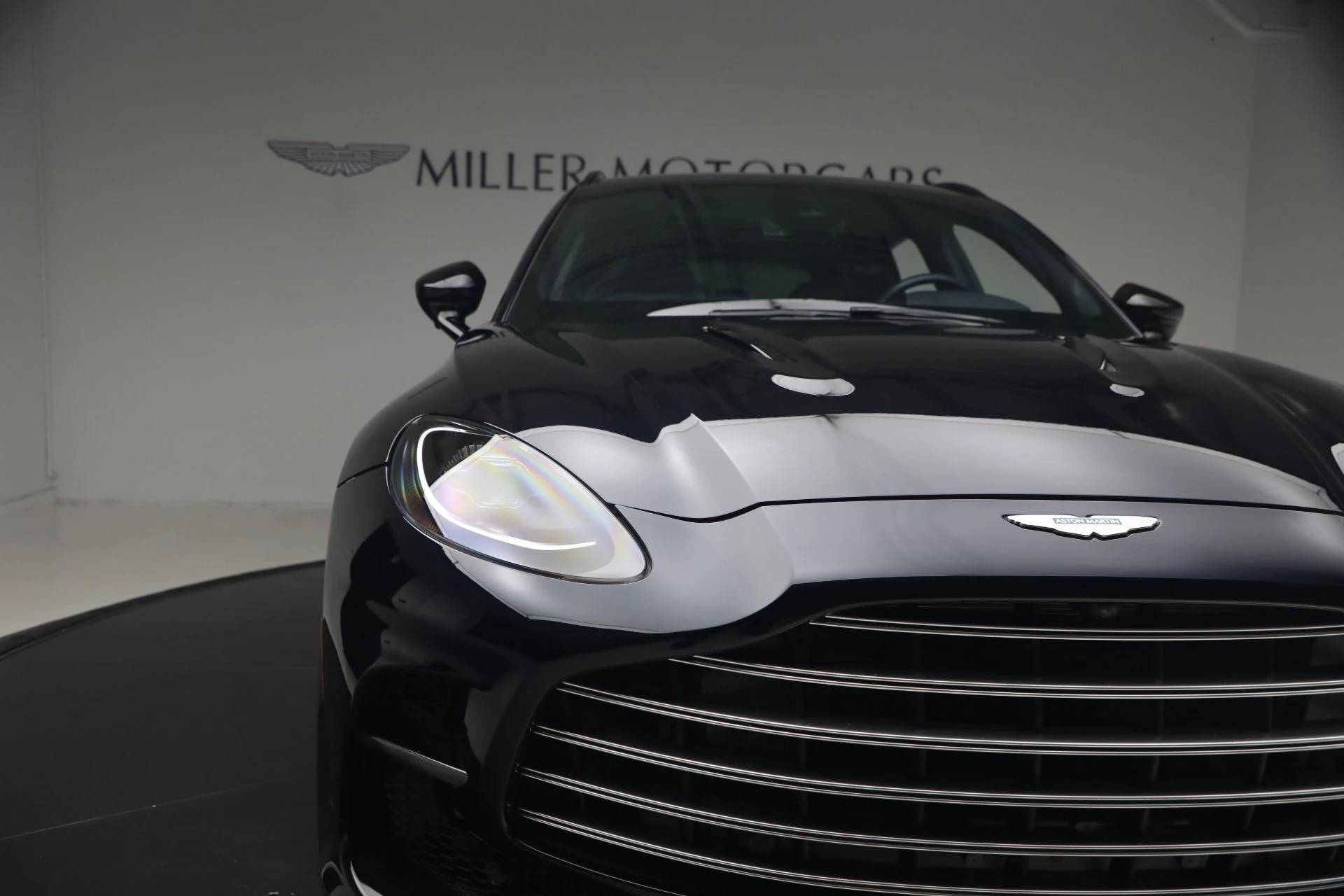 mph028_3543677424_Used_2025_Aston_Martin_DBX_707_1782252692_01dba731b1