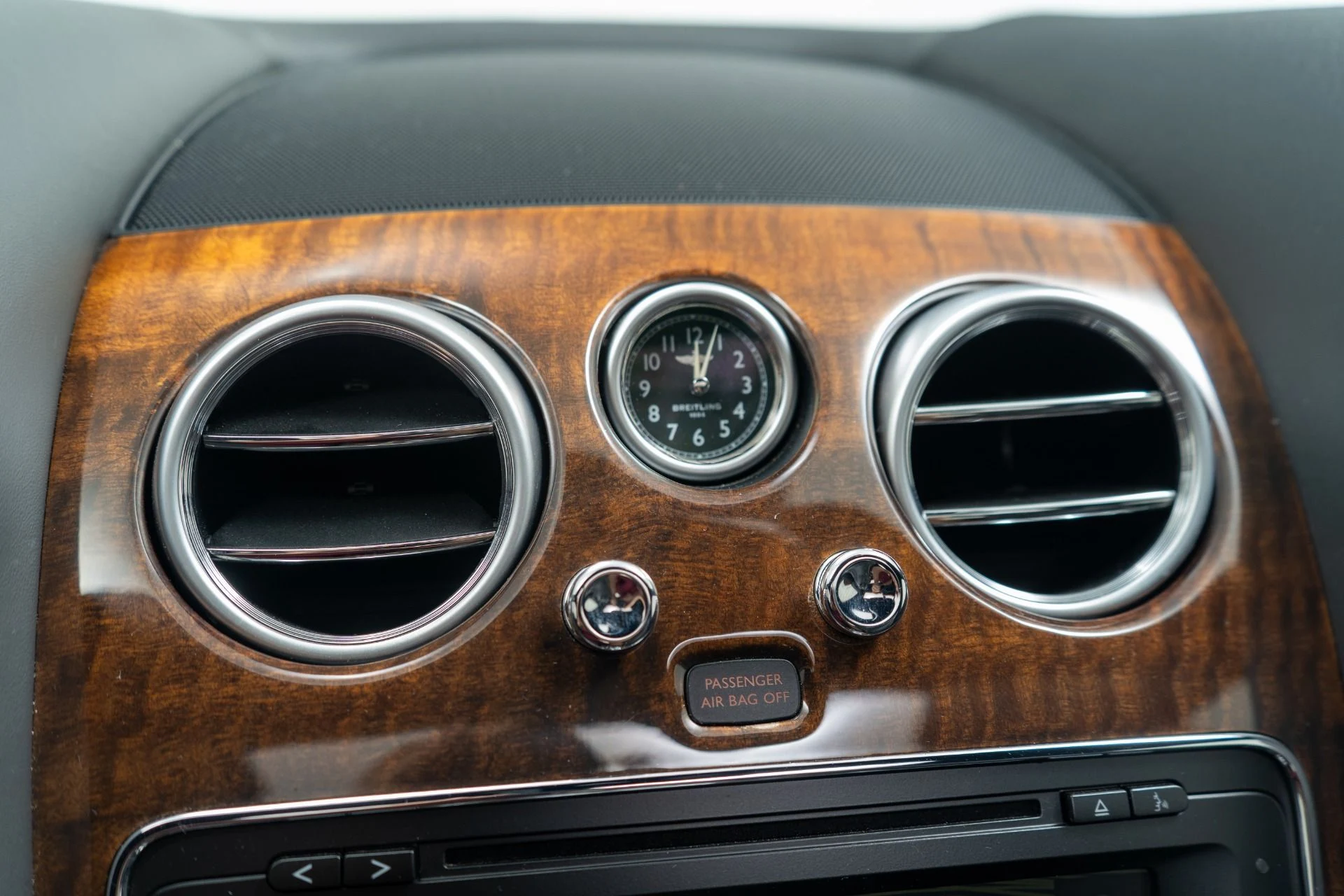 mph028_3560154427_Used_2015_Bentley_Flying_Spur_V8_1757017616_3cefcb5927