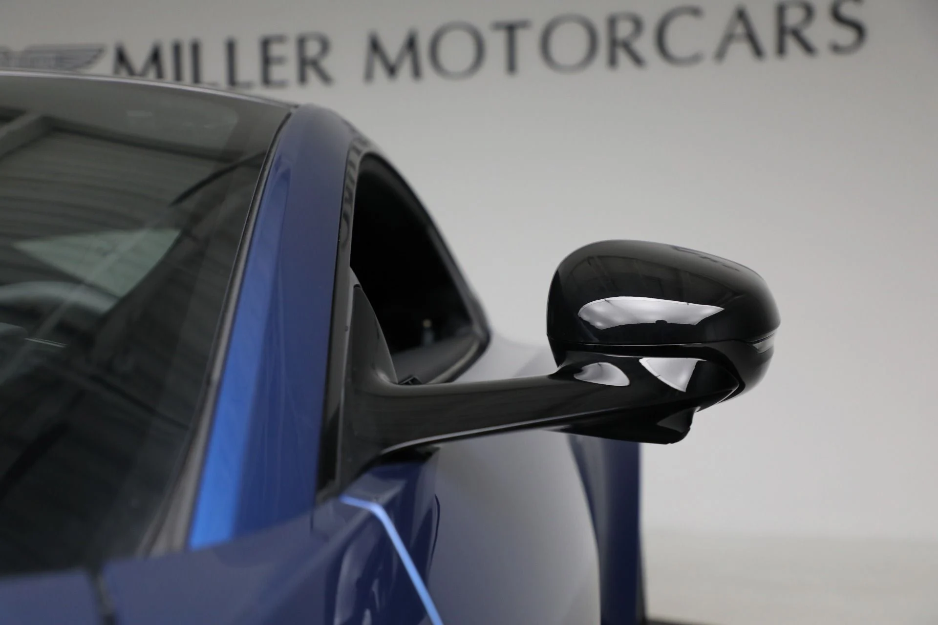 mph028_3560245819_Used_2025_Aston_Martin_Vantage_1744376582_97faea5d48