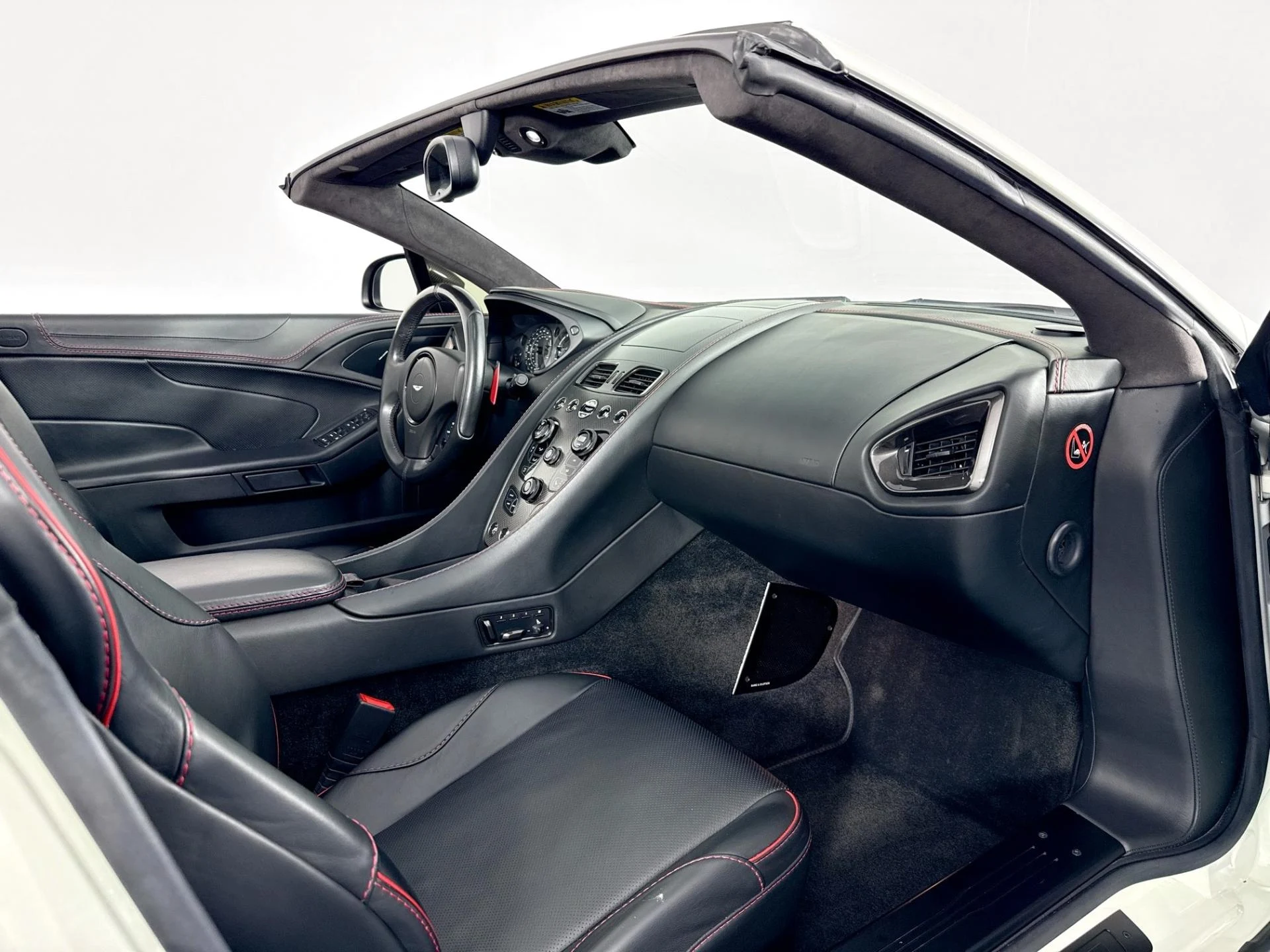 mph028_3560906562_Used_2015_Aston_Martin_Vanquish_Volante_1782334098_b22ed4c293