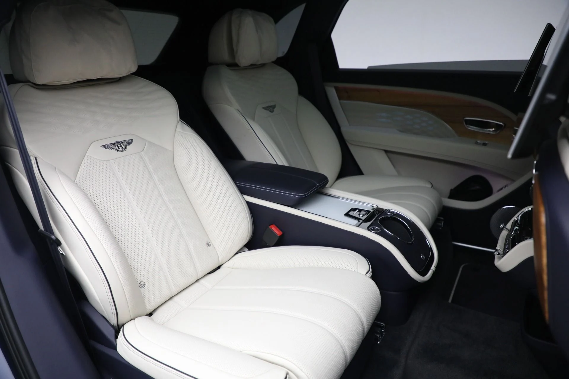 mph028_3571763886_Used_2023_Bentley_Bentayga_EWB_Azure_d28dbd4943