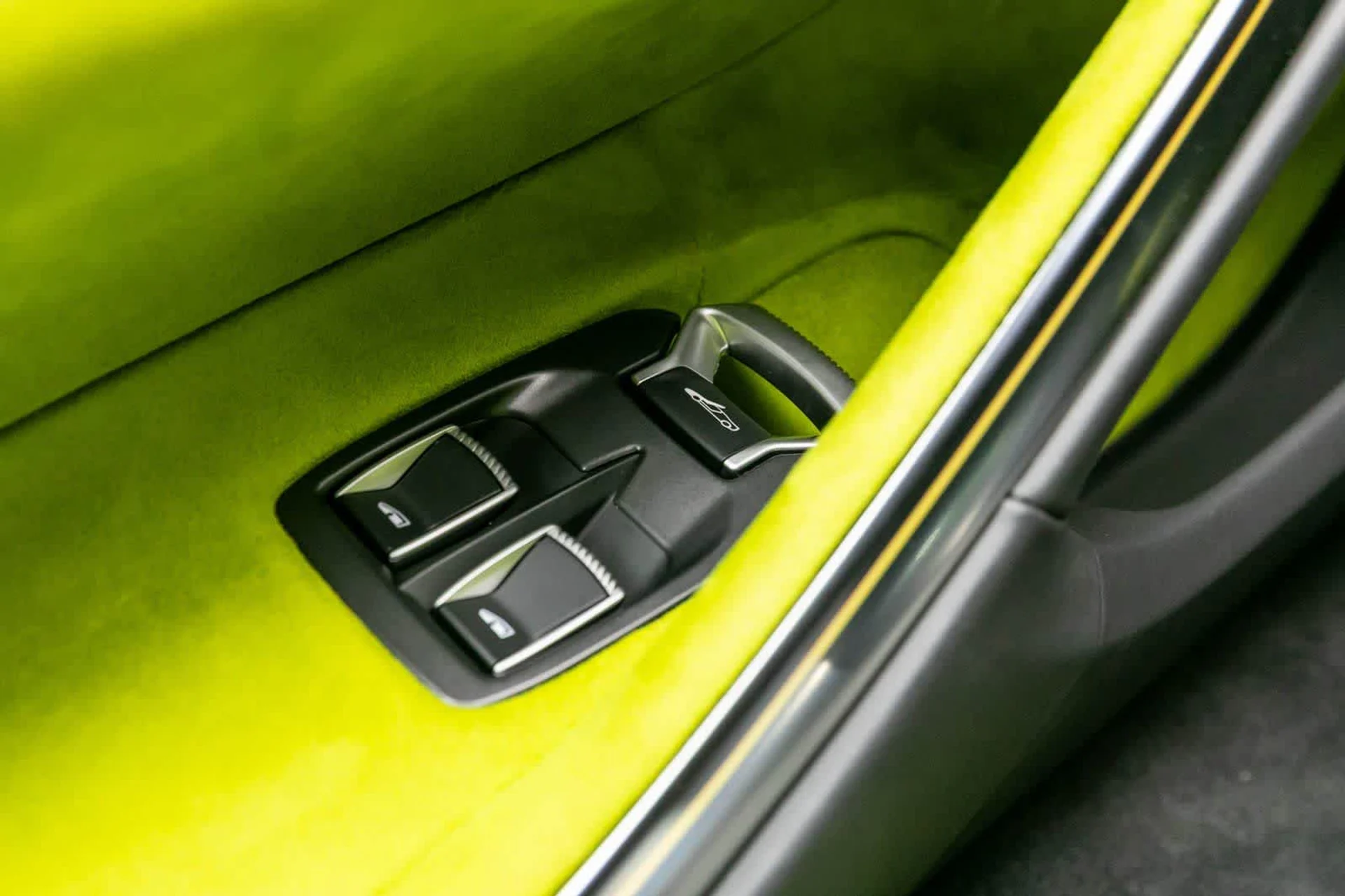 mph028_3573200585_29_812be77dab