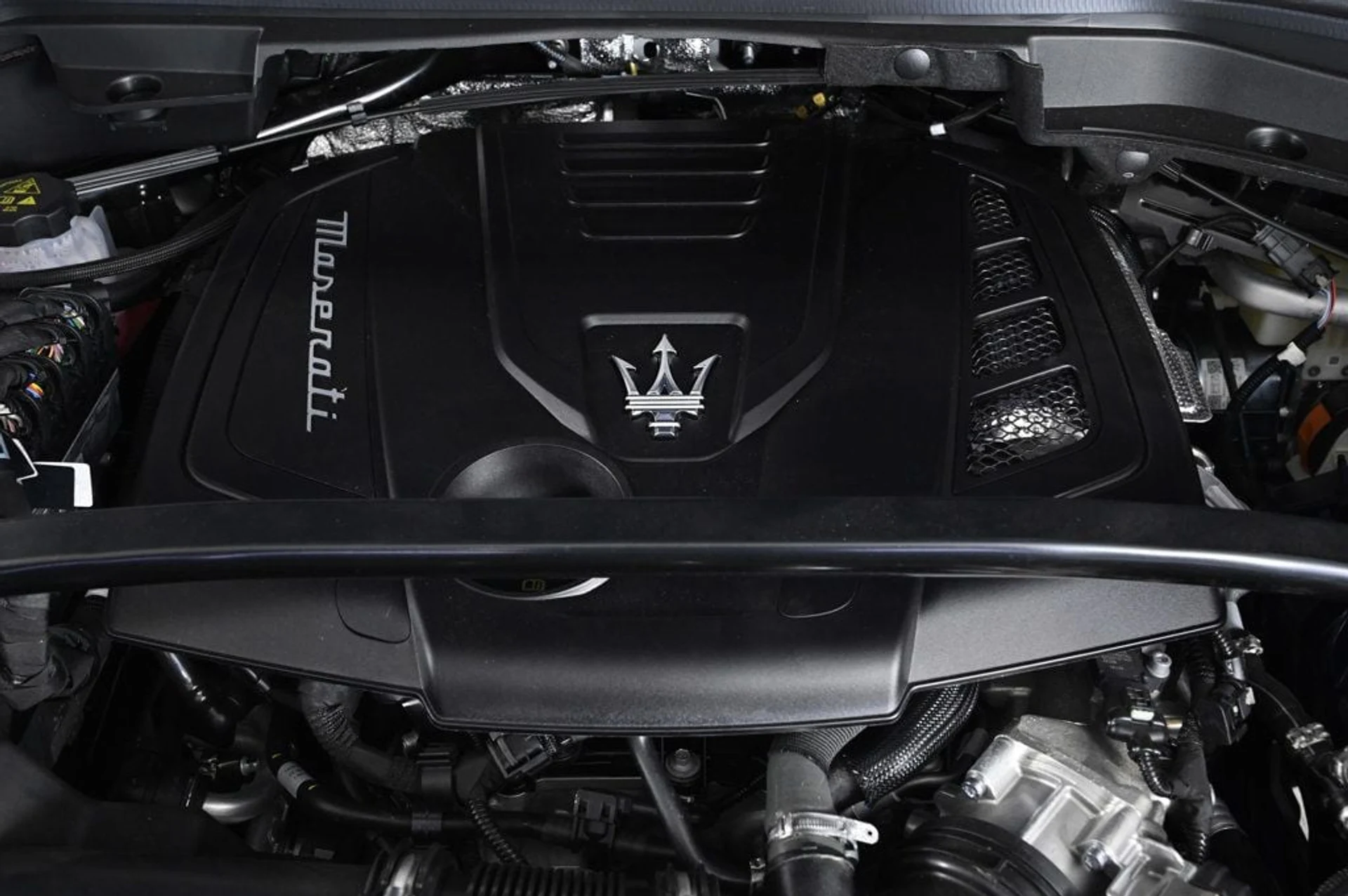 mph028_3577261381_new_2025_maserati_grecale_awd_11350_22918523_28_1024_63f0a1a720