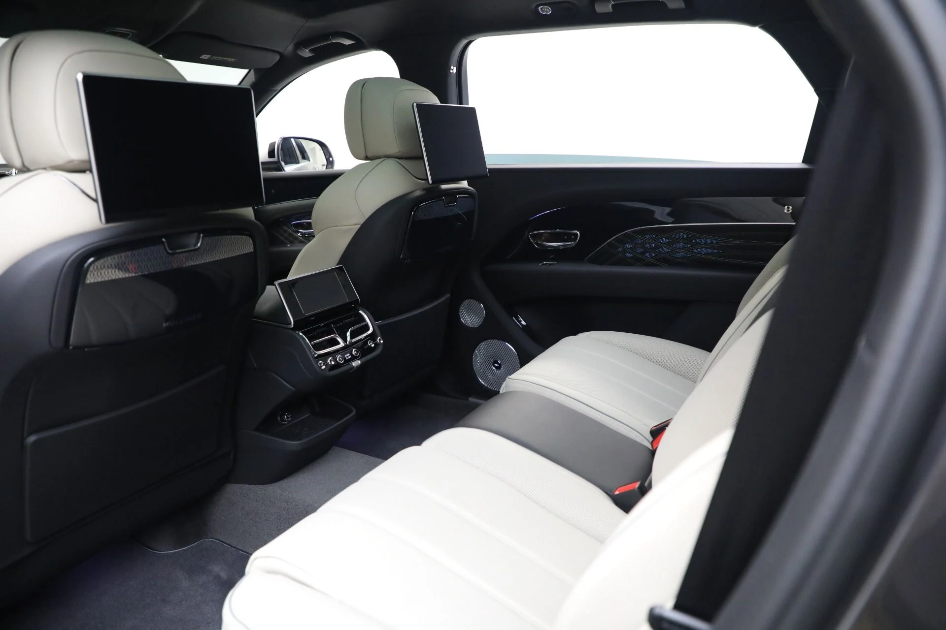 mph028_3578961887_New_2025_Bentley_Bentayga_EWB_Mulliner_V8_baba924cf8