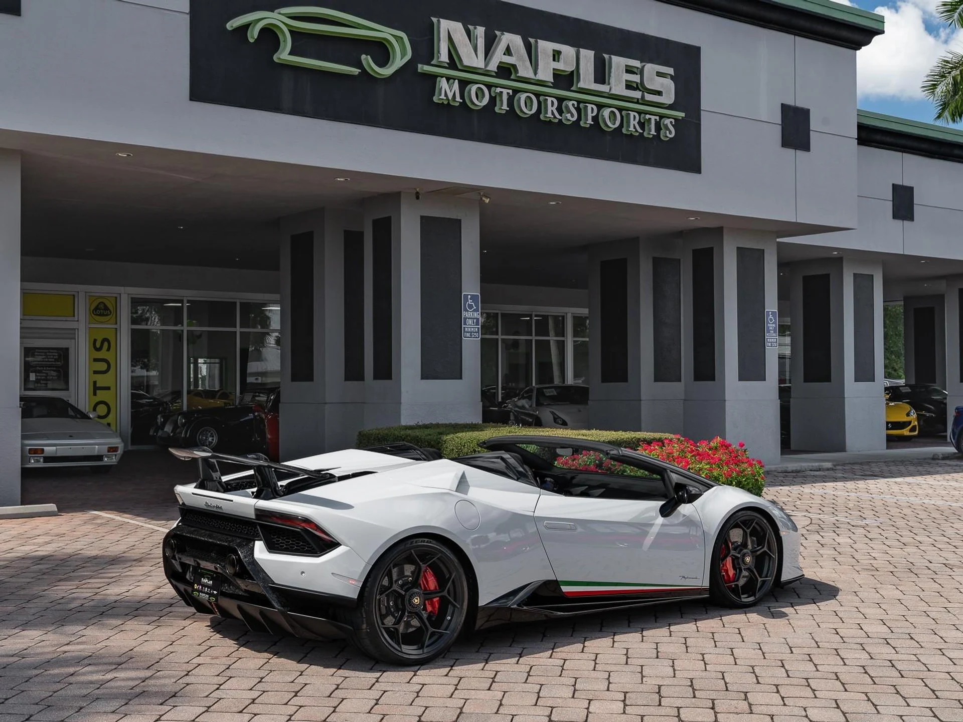 mph028_358130996_Used_2018_Lamborghini_Huracan_Performante_Spyder_1761599157_11dc624153
