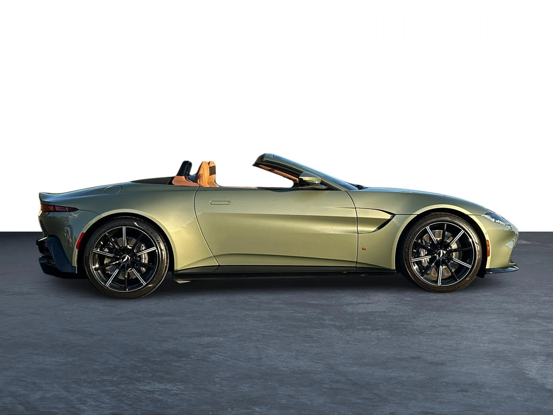 mph028_3582604263_Used_2021_Aston_Martin_Vantage_1764949779_d928f616cc