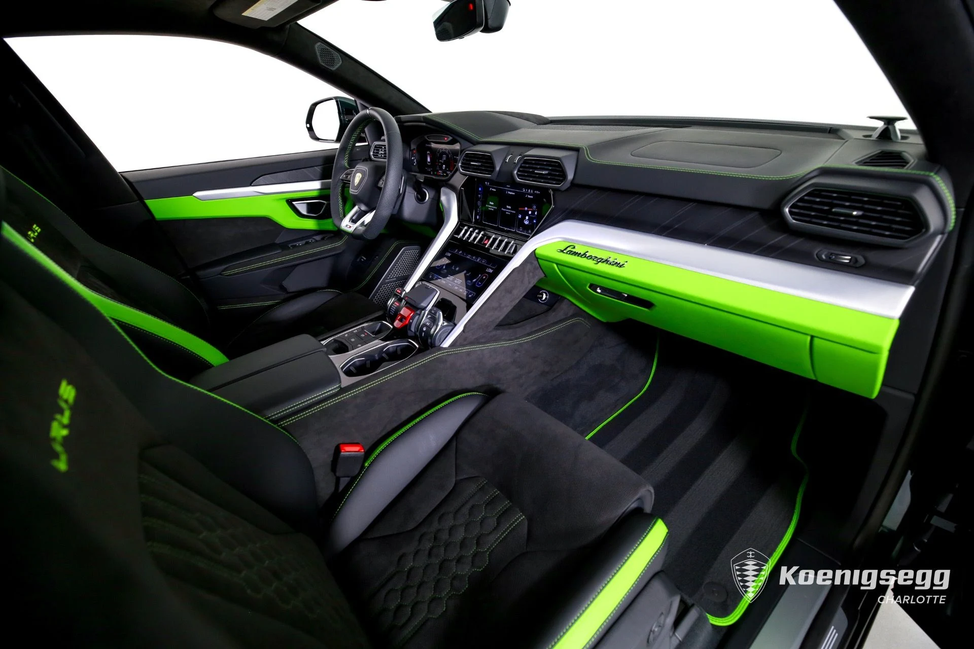 mph028_3584496583_Used_2024_Lamborghini_Urus_S_1760998520_ce37a42712