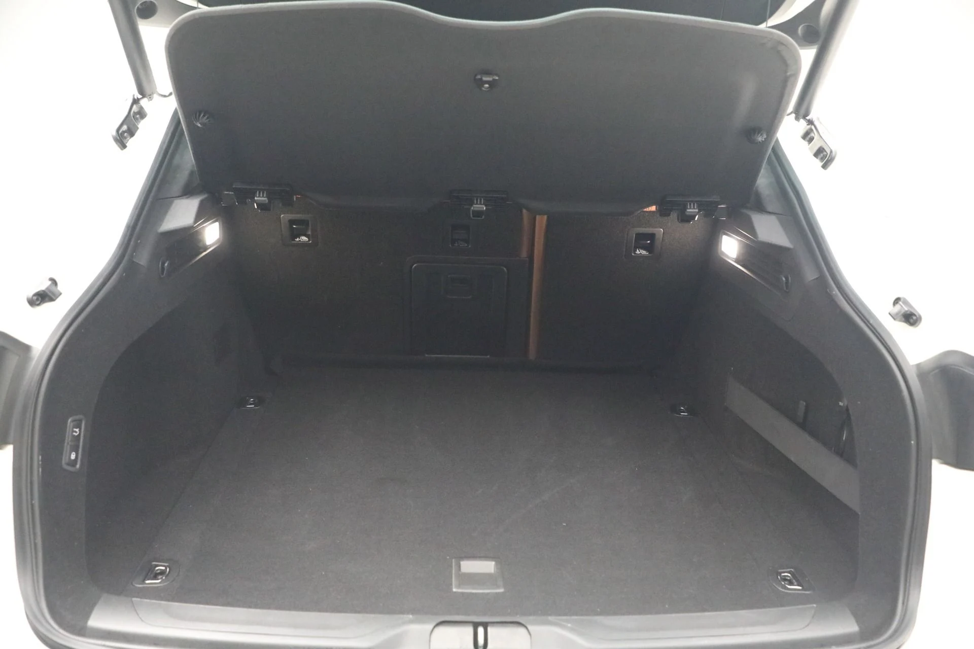 mph028_3594133914_Used_2022_Maserati_Levante_Modena_1765059797_ca3680bc14