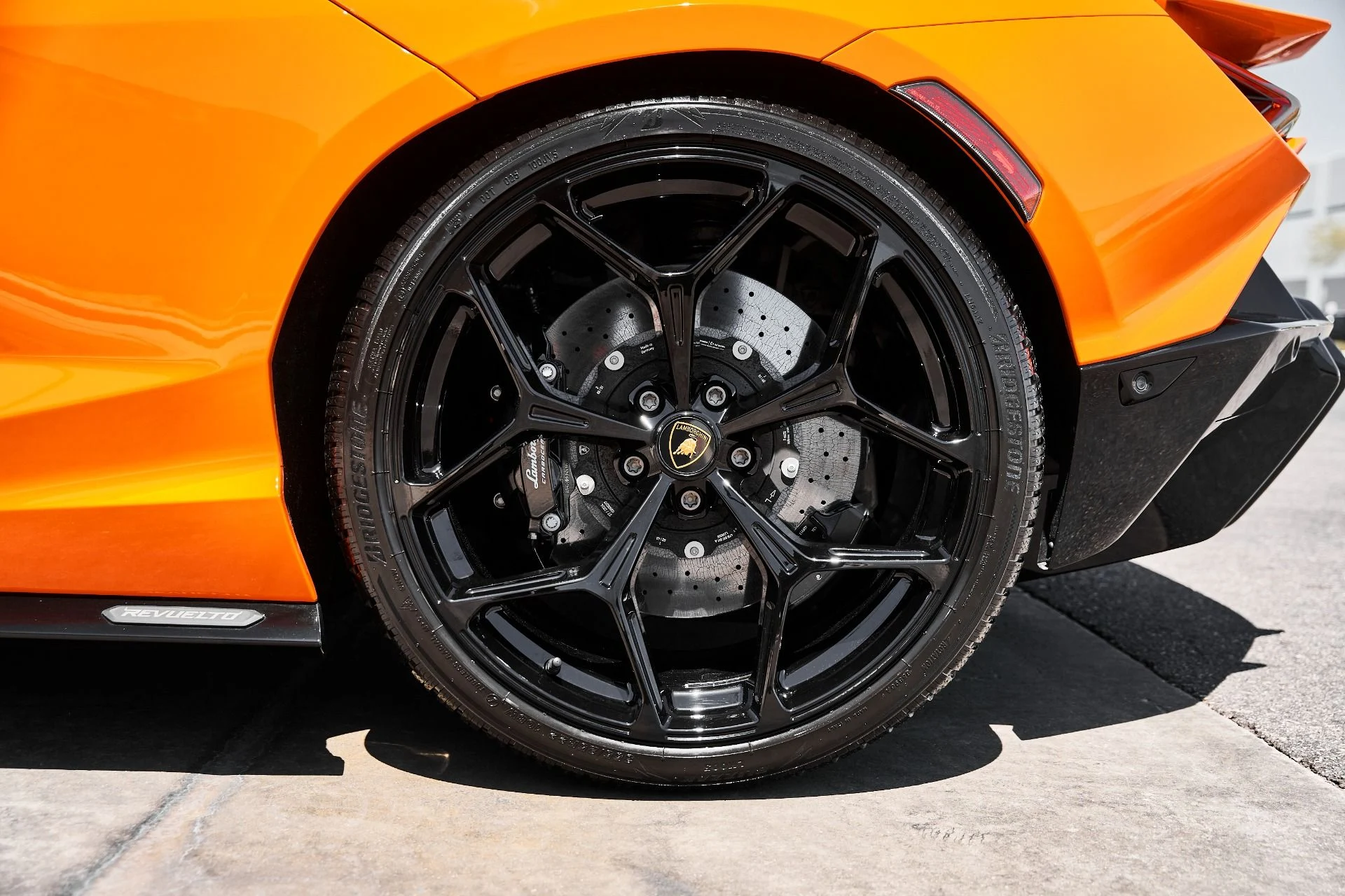 mph028_3600509227_Used_2024_Lamborghini_Revuelto_Base_1777394298_77e324c111