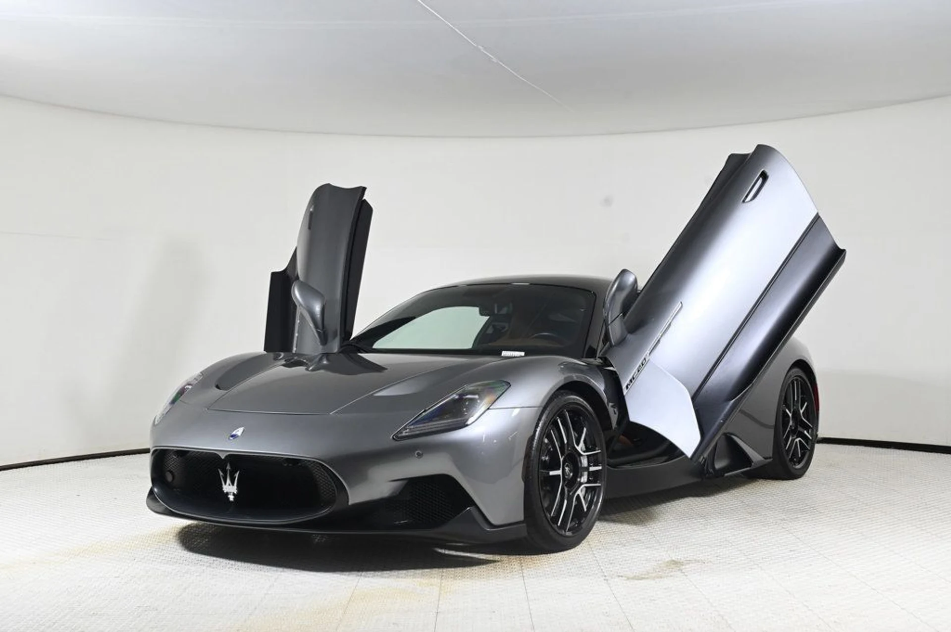 mph028_3602240093_used_2022_maserati_mc20_base_11350_22957730_28_1024_cd308e2440