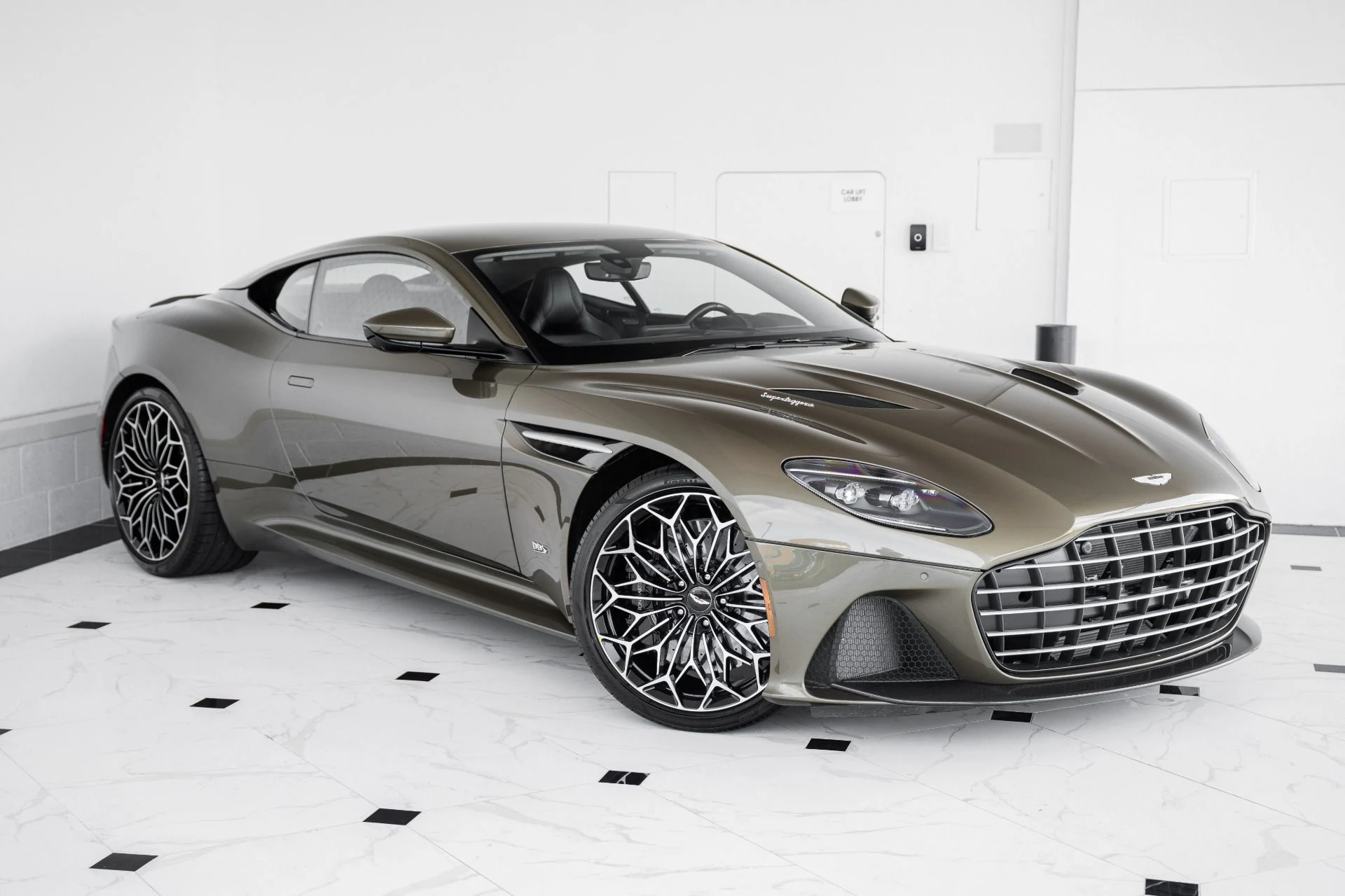 mph028_3606308264_Used_2020_Aston_Martin_DBS_Superleggera_007_OHMSS_Edition_1679175725_2eafb0eb36