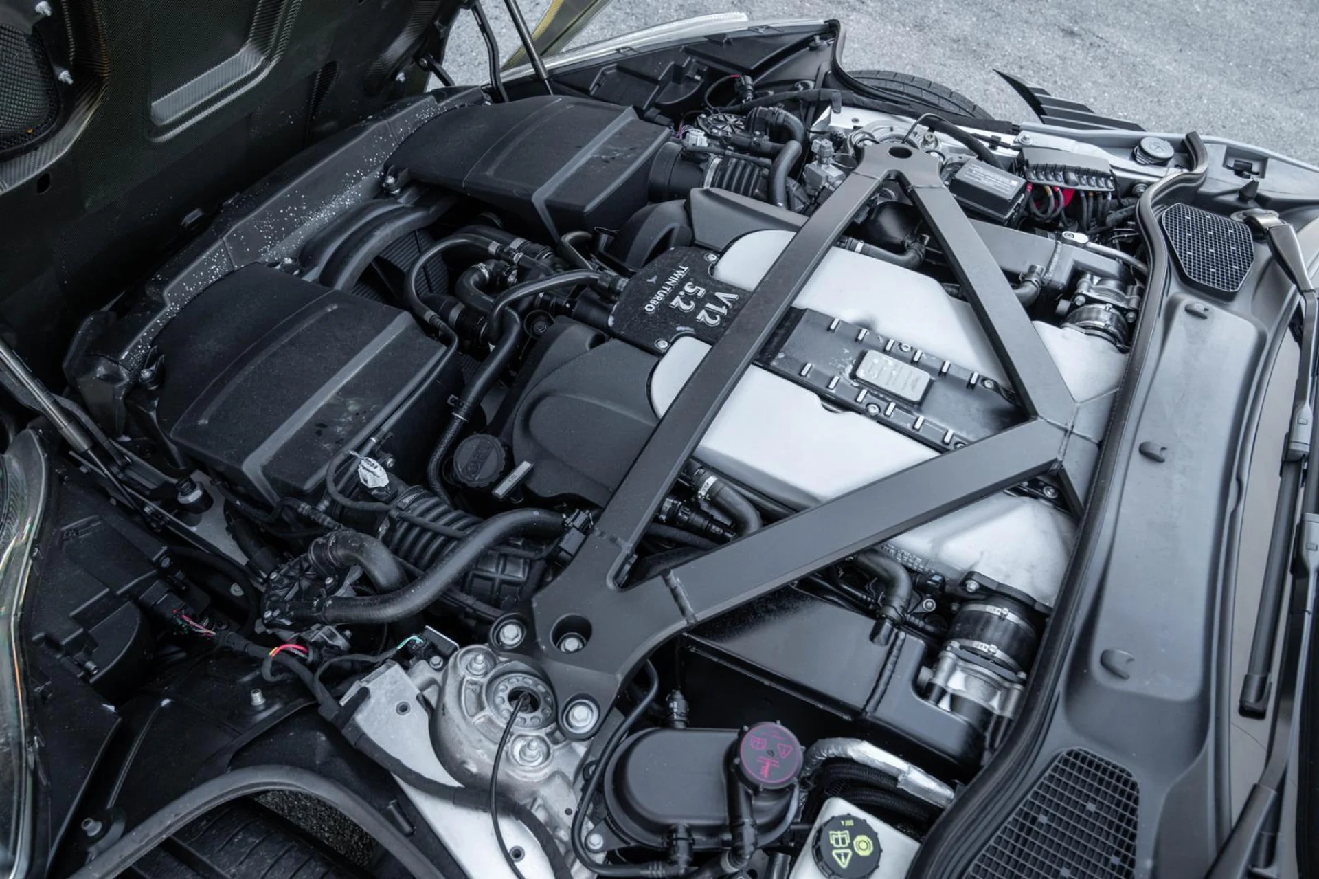 mph028_360993397_Used_2022_Aston_Martin_DBS_Superleggera_1770058032_bc52a187bf