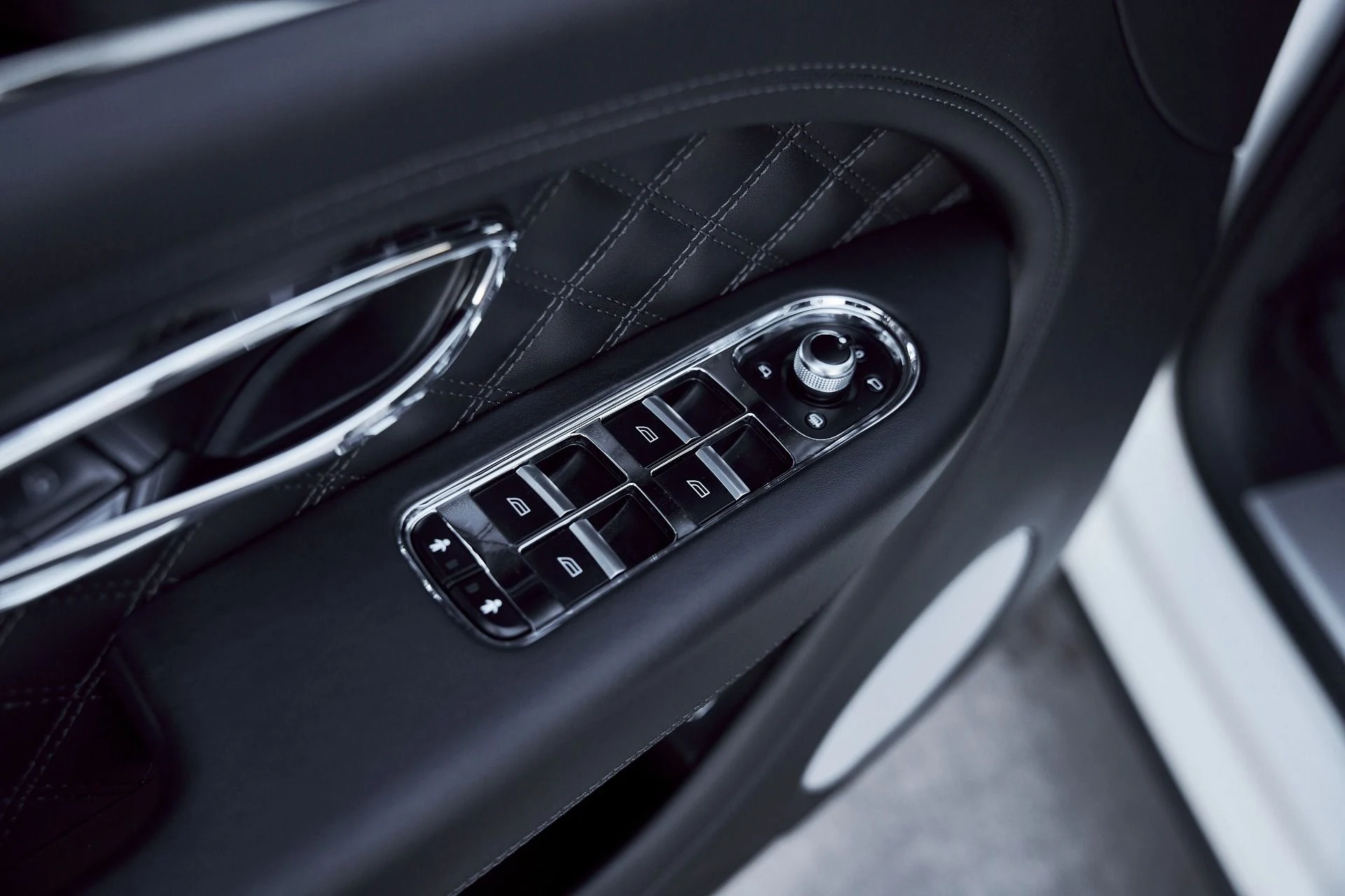 mph028_3613126103_Used_2022_Bentley_Bentayga_V8_1768246128_995852a238