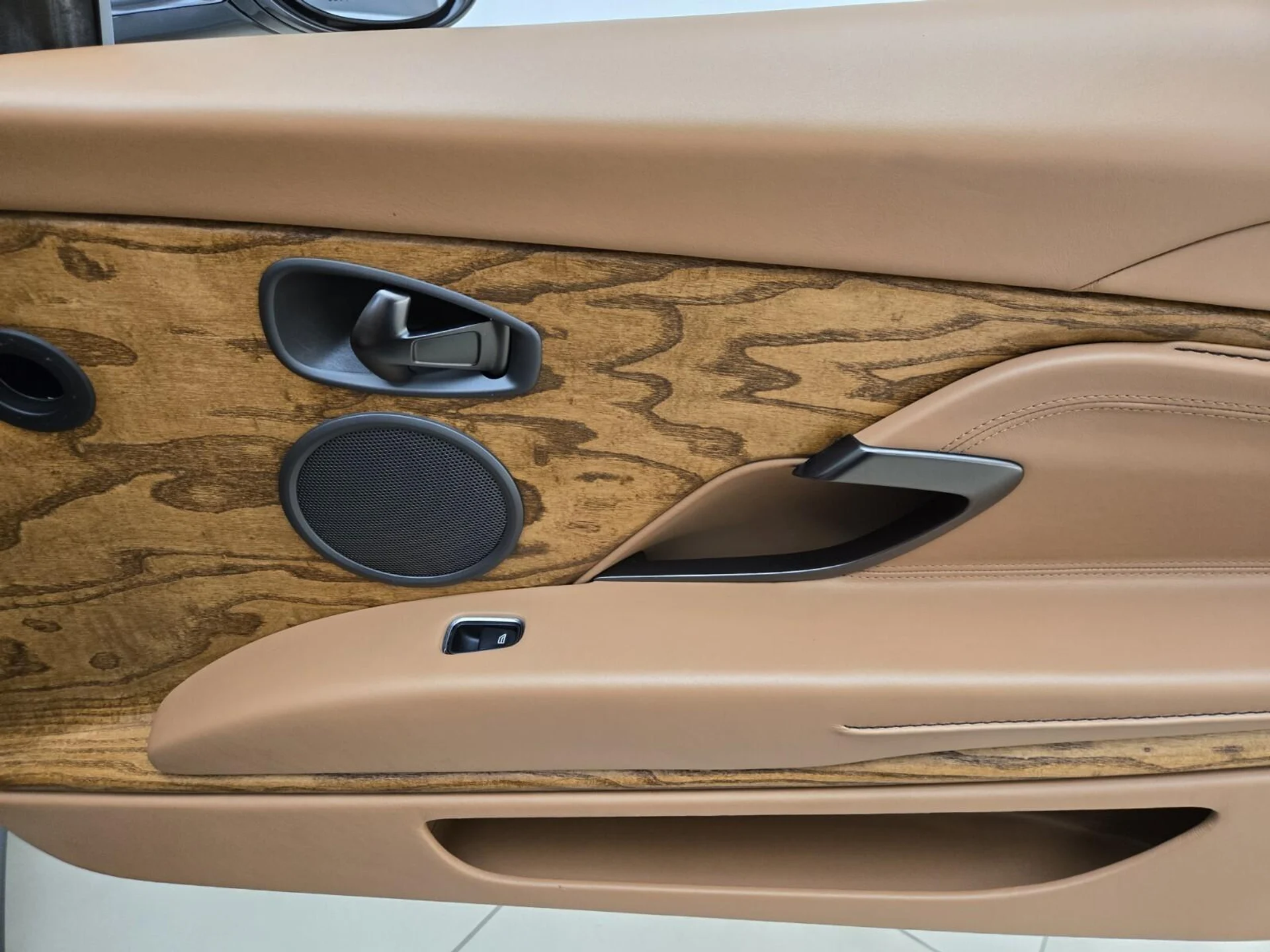 mph028_3631309900_Used_2021_Aston_Martin_DB_11_Volante_1754376724_444074b796