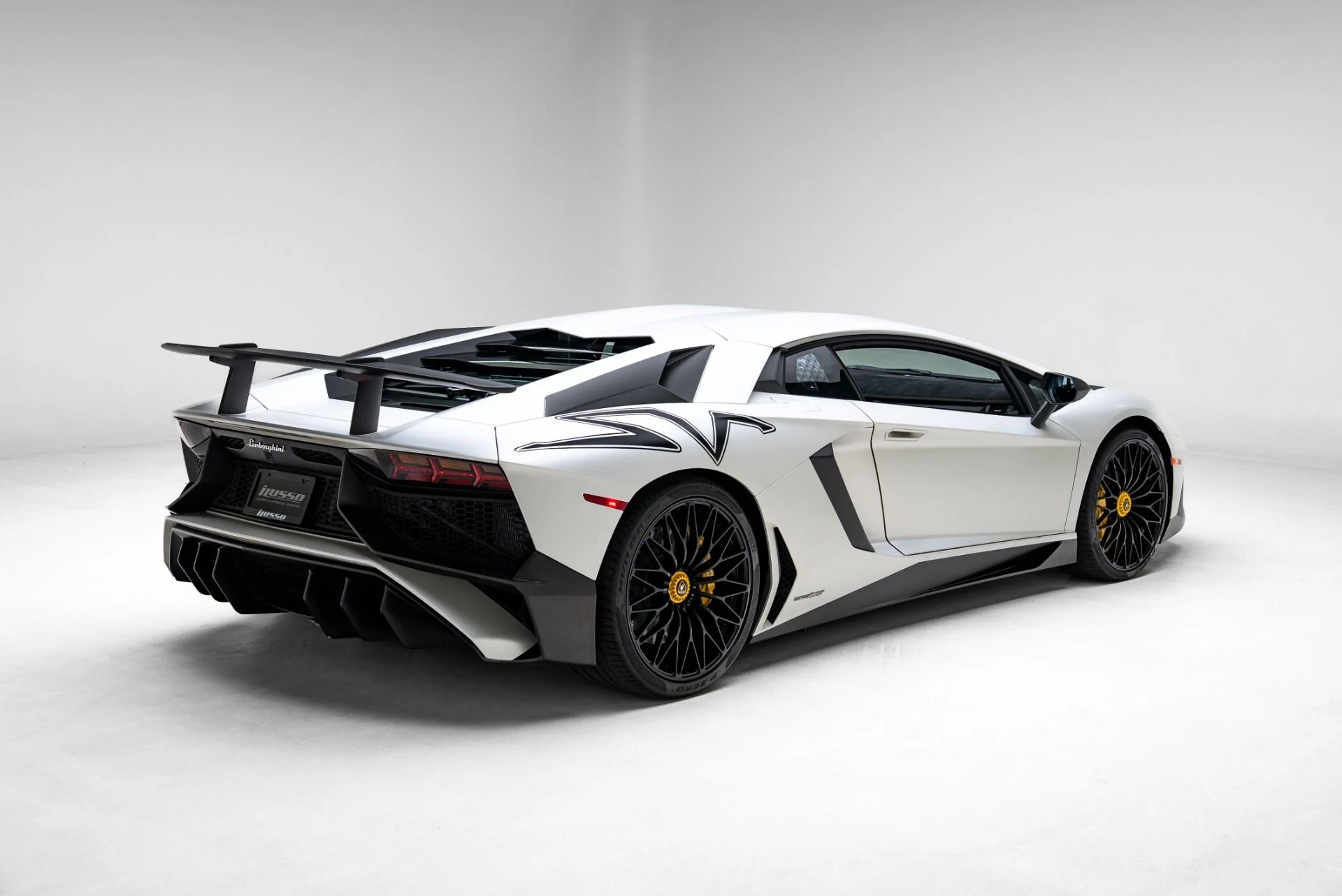 mph028_3633833806_Used_2016_Lamborghini_Aventador_SV_1775078140_c0b8c16901