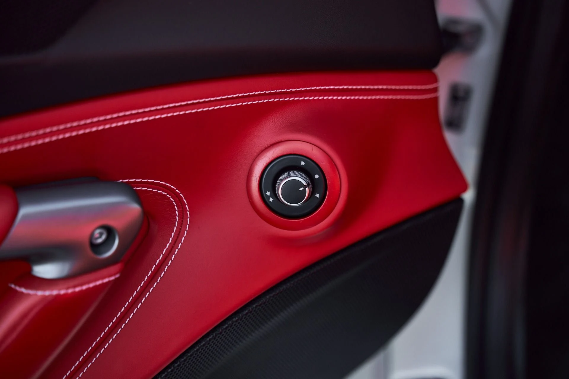 mph028_3635085325_Used_2021_Ferrari_F8_Tributo_1766025175_7b39eaa948