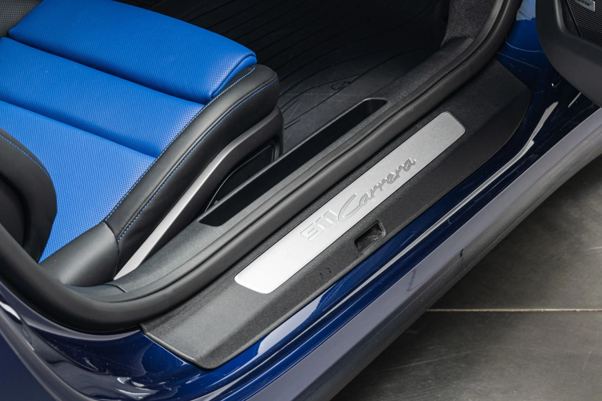 mph028_3646559175_Used_2022_Porsche_911_Carrera_Premium_Package_Plus_Two_Tone_Interior_1780607080_11ef76466b