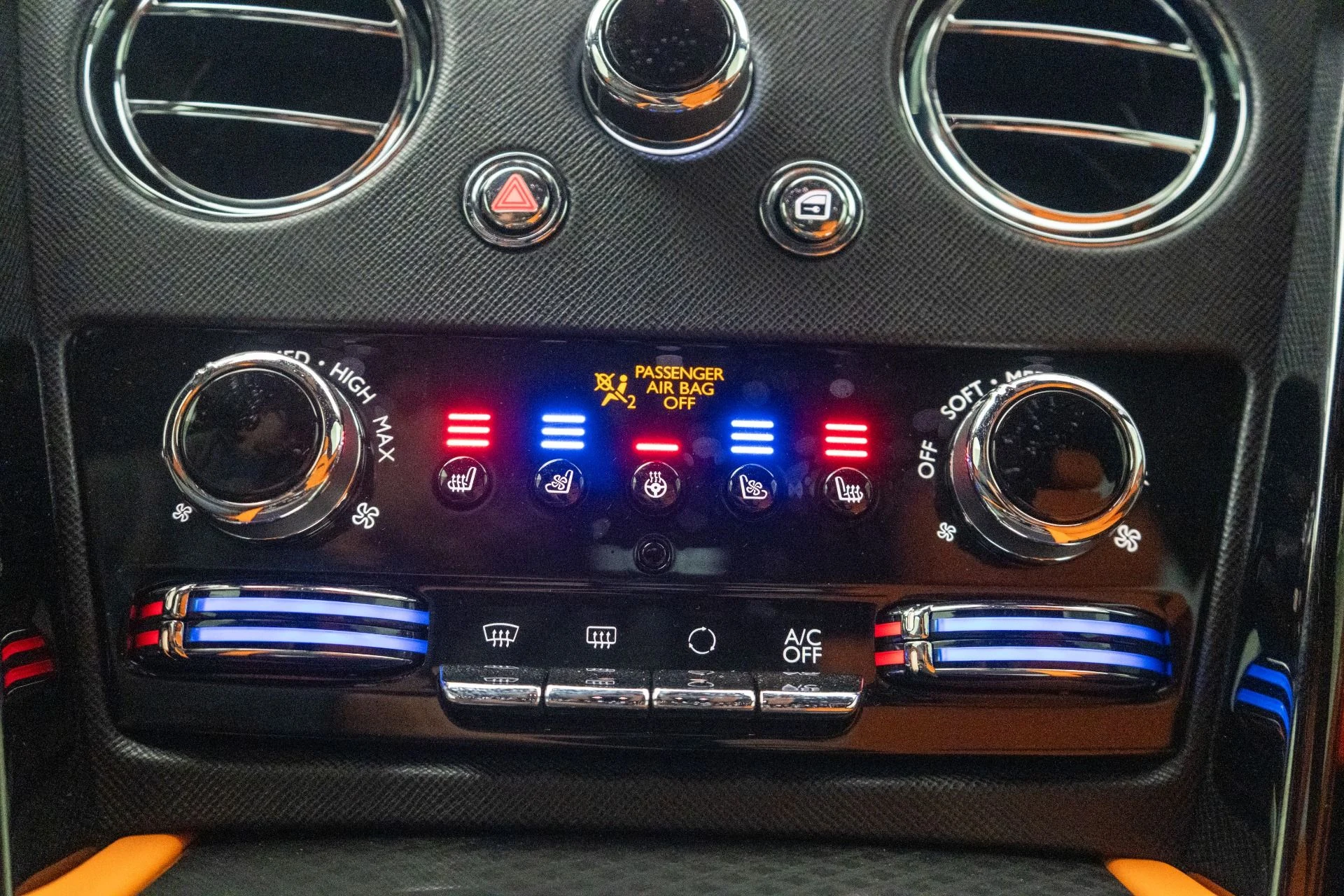 mph028_3653165043_Used_2024_Rolls_Royce_Cullinan_Black_Badge_Very_Low_Miles_Rear_Console_With_Crystalware_1779371397_683e161c6a