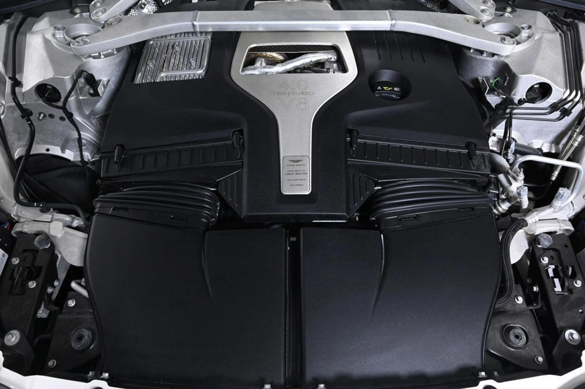 mph028_3656991881_used_2024_aston_martin_dbx_base_11350_22911033_28_1024_1aa66d4bcf