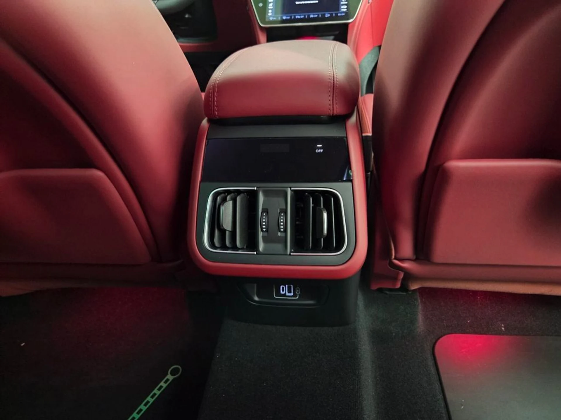 mph028_3657005549_77ddca5931c9f24fc2a8fe4a1590e8a4_2169eca8b5