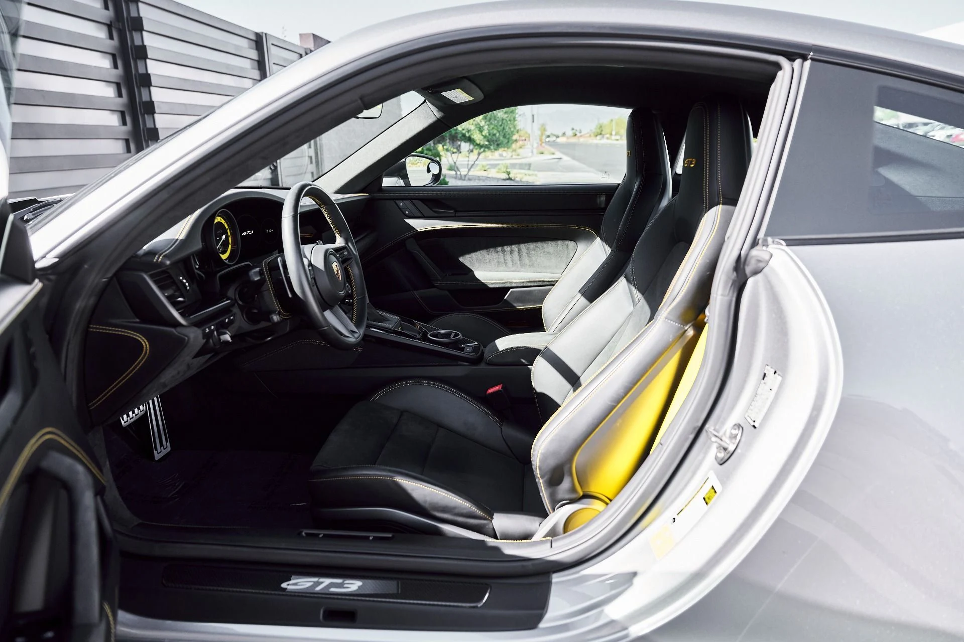 mph028_3661253217_Used_2023_Porsche_911_GT_3_1776823171_3226b39089