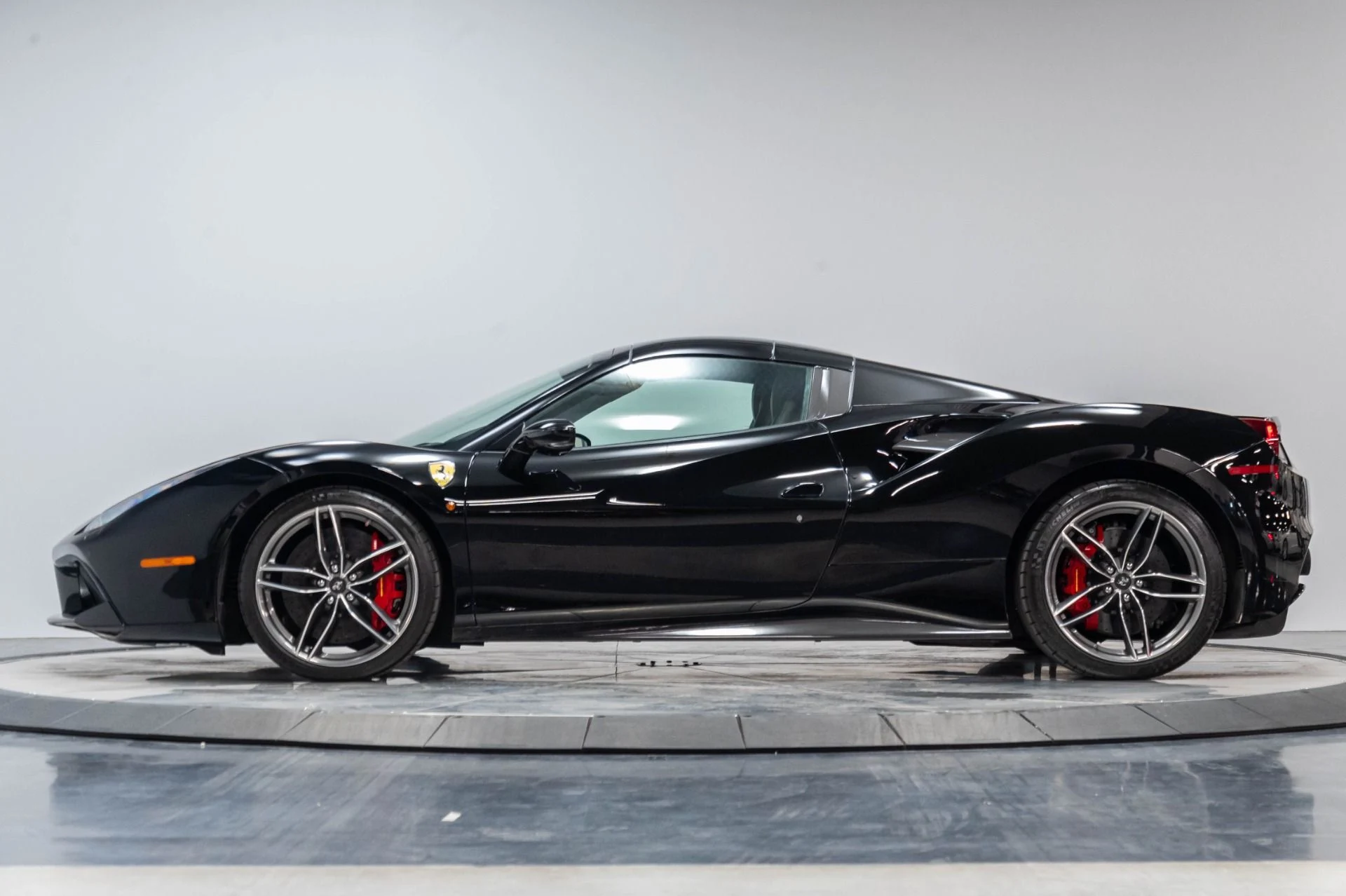 mph028_3661324685_Used_2016_Ferrari_488_Spider_Base_1785961462_ca1d1a2199