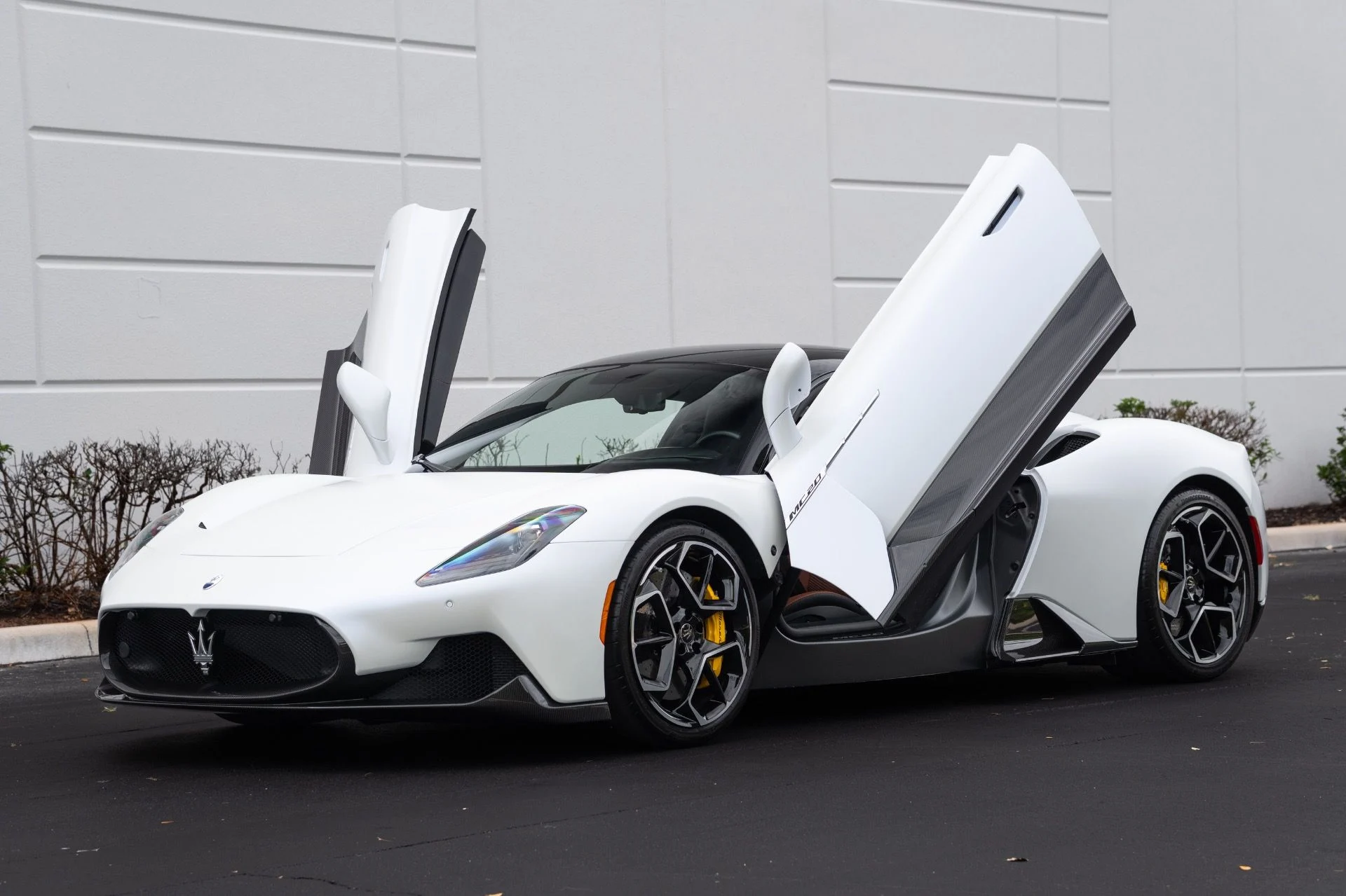 mph028_3673316746_Used_2022_Maserati_MC_20_1777083905_ff211d5ca3