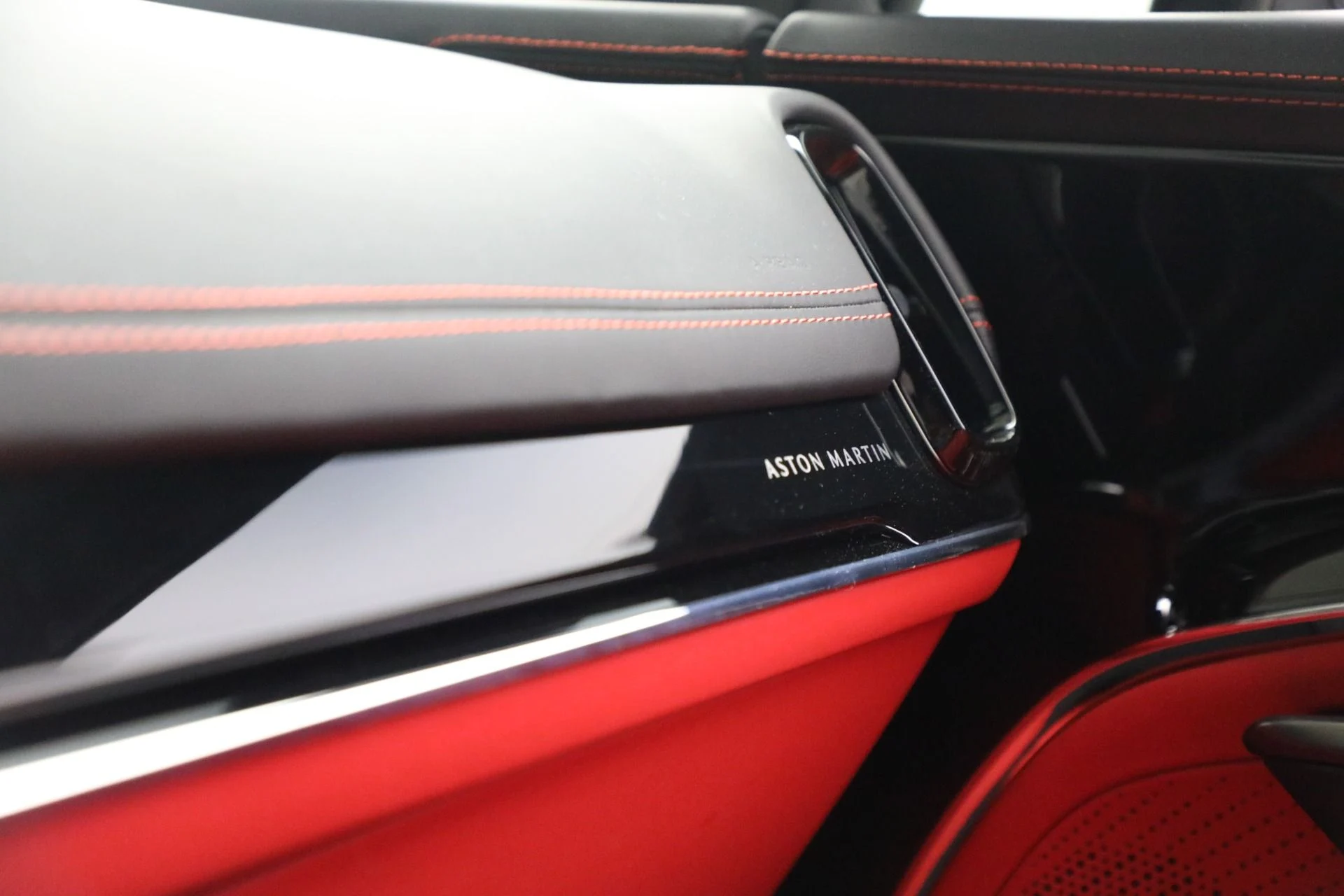 mph028_3686136719_New_2025_Aston_Martin_DBX_707_418c4e16bd