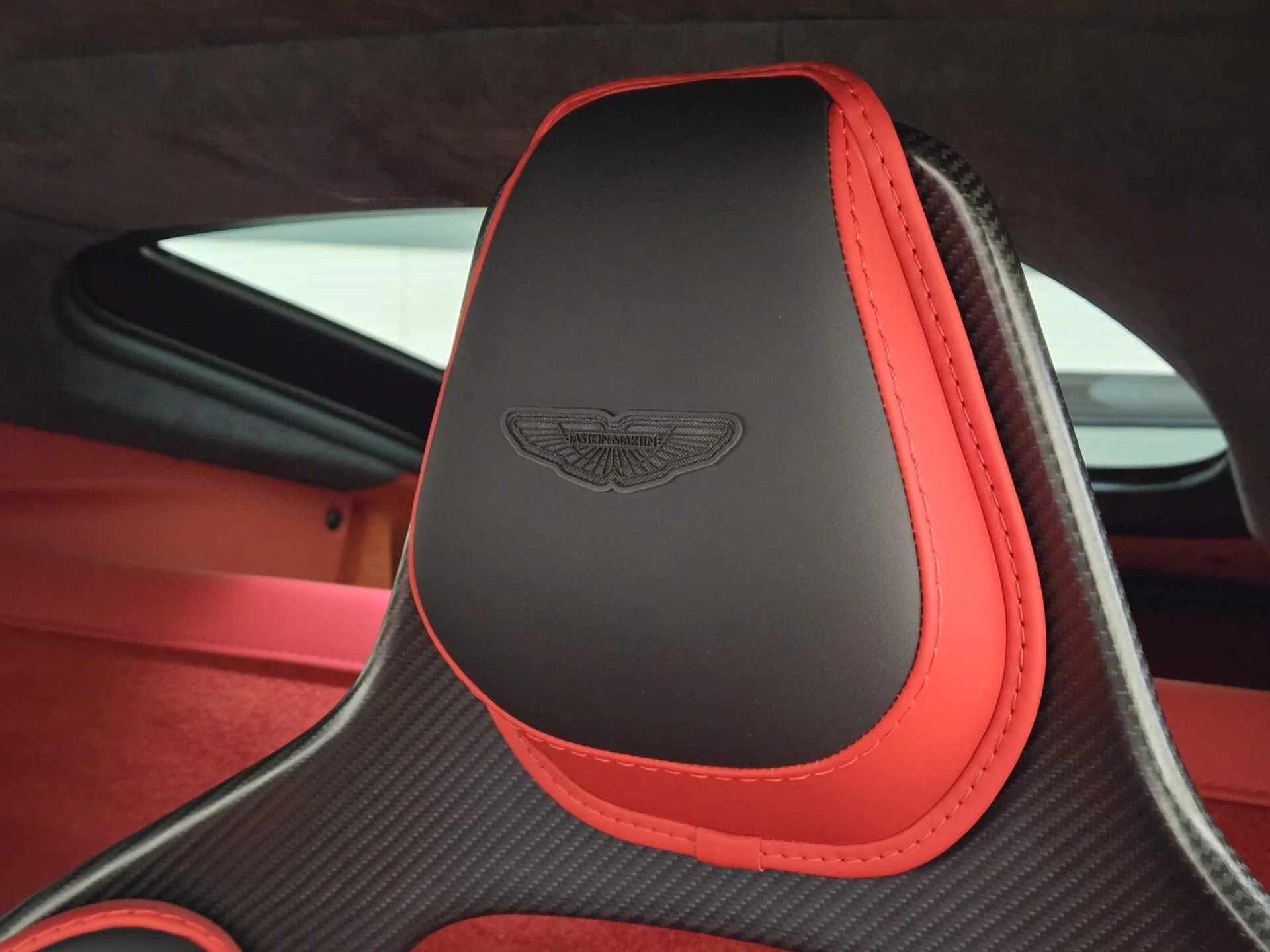 mph028_3694550449_Used_2023_Aston_Martin_Vantage_1766214039_46b45aa6d0