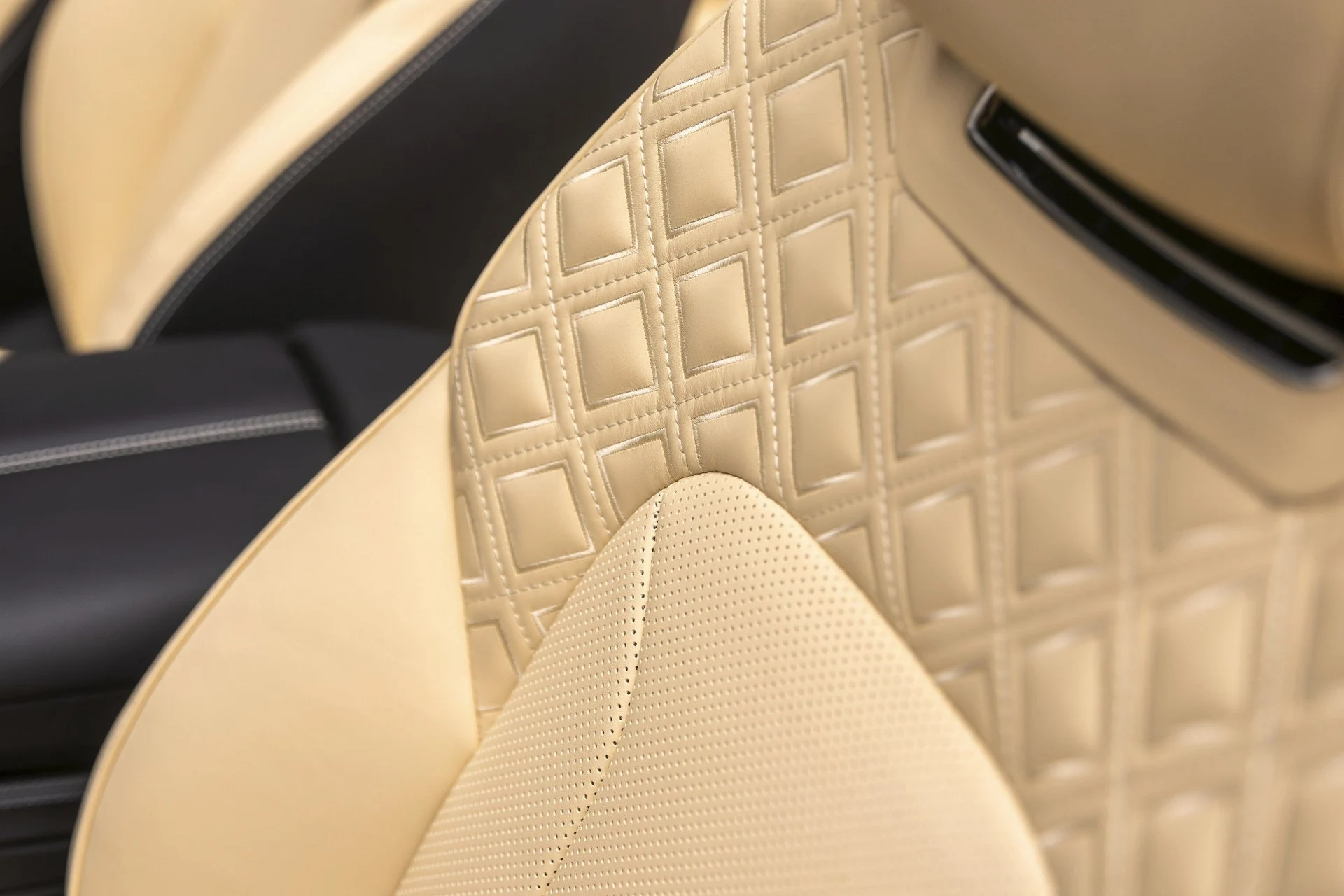 mph028_3696722371_Hi_Tech_Luxury_Imports_LLC_SCBDG_4_ZGXRC_016161_image_28_658da6f12b