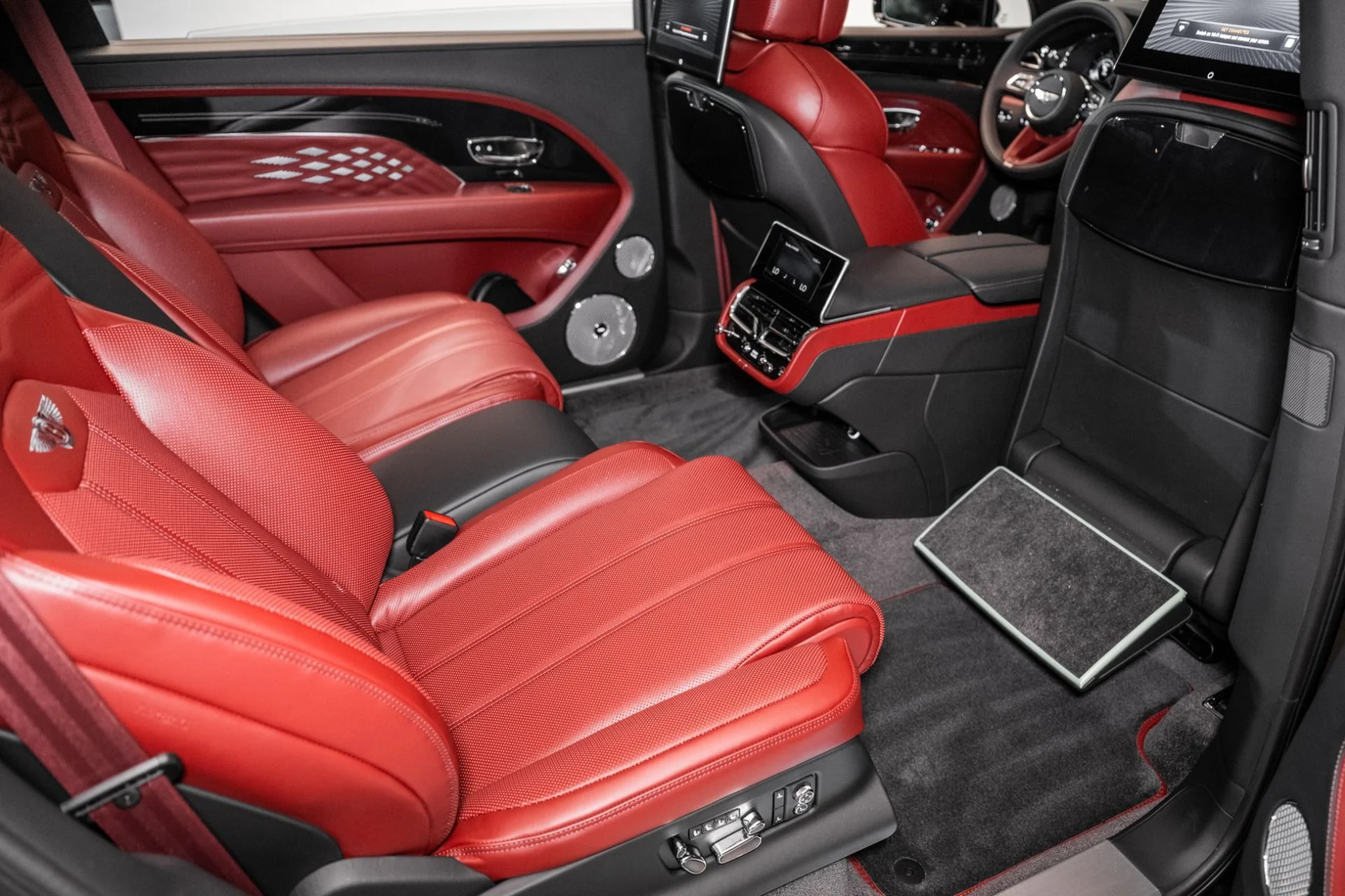 mph028_3699999455_New_2025_Bentley_BENTAYGA_EWB_AZURE_V8_Azure_V8_1749659689_faaae7059b